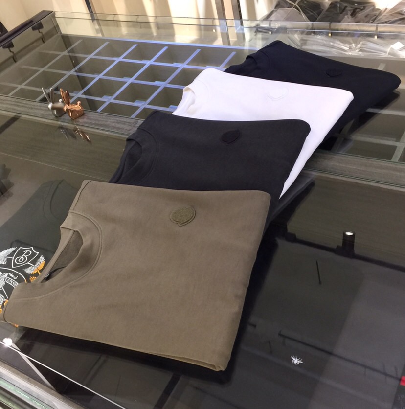 NO:122484,Mo's Fat Brother Gospel New Products in the Spring Festival Classic and Fashionable and versatile Micro High Neck Long Sleeve Shirt Ordered Fabric (Fleece High-Stack Modal Cashmere Blend) Fabric Soft and Delicate Three-dimensional Embroidery Logo on the chest!  Basic base shirts are indispensable for men's wardrobes. They can be matched with various clothing anytime and anywhere to meet your daily needs. The fabrics and factories we choose are all used by first-tier brands. The clothes are designed very atmospheric and fashionable, with thin velvet covering inside, high-end goods!  Dears, hurry up and buy it!  Black/white/grey/green!  Size M~4XL (model/125 catties wear M), alexander wang19860909Mo家胖哥哥福音开春新品 经典时尚百搭微高领长袖衫 订织面料（抓绒高支莫代尔山羊绒混纺）面料柔软细腻 胸前精美立体刺绣Logo！男人的衣柜都少不了基础打底衫 随时随地都可以拿来搭配各种服饰 满足您日常生活需求.我们所选择的面料及工厂都是一线品牌所使用的,衣服设计非常的大气时尚 内里薄绒覆盖,高档货物！亲们赶紧入手！黑色/白色/灰色/绿色！尺码M～4XL（模特/125斤穿M）,,alexander wang,Men's clothing