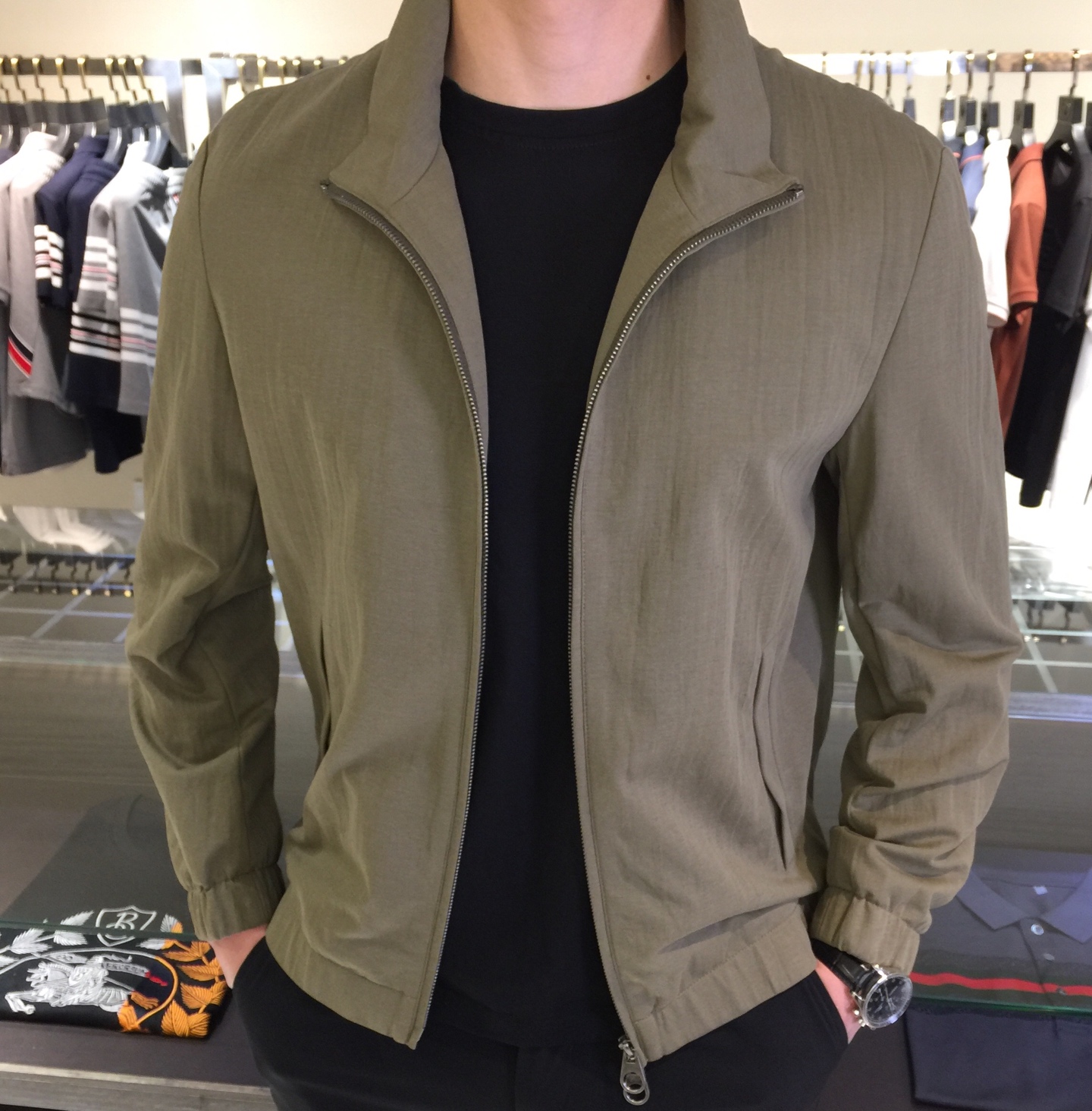 NO:122467,B Family 2025 Spring New Products, good clothes and practical equipment for spring and autumn!  Classic models come with innovation and improvement, and are not picky!  Tiansi Memory Linen Fabric, comfortable, anti-wrinkle and skinny!  Simple but not simple types, excellent tailoring, exquisite materials, exquisite all-inclusive details, etc., are all very well-known!  Perfect quality!  Black/green!  Size M~XXXL (model/125 catties wear M), alexander wang19860909B家2025开春新品 春秋好穿好搭实用装备！经典款中带有创新和改良,不挑人！天丝记忆亚麻面料,舒适防皱有骨感！简约而不简单的类型,精良的剪裁,精致的物料,精美的全包边细节..等等都非常的有说法！完美品相！黑色/绿色！尺码M～XXXL（模特/125斤穿M）,,alexander wang,Men's clothing