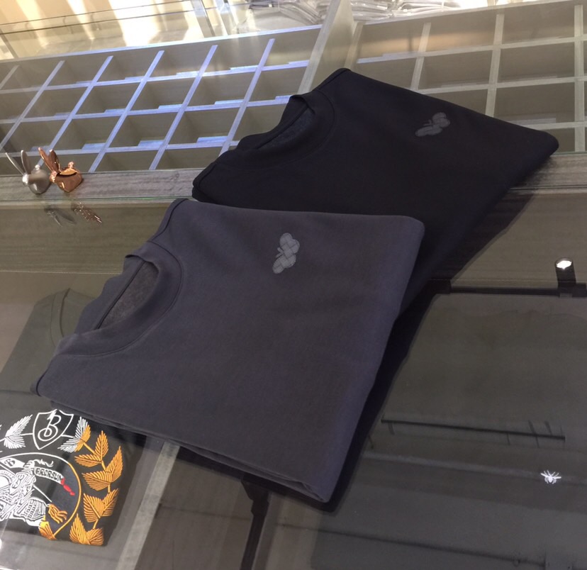 NO:122479,Bv Fat Brother Gospel Spring New Product Classic Fashionable and versatile Micro High Neck Long Sleeve Shirt Ordered Fabric (Fleece High-Stretch Modal Wool Blend) Fabric Soft and Delicate, Exquisite Three-dimensional Brand Leather Logo on the chest and elbows!  Basic base shirts are indispensable for men's wardrobes. They can be matched with various clothing anytime and anywhere to meet your daily needs. The fabrics and factories we choose are all used by first-tier brands. The clothes are designed very atmospheric and fashionable, with thin velvet covering inside, high-end goods!  Dears, hurry up and buy it!  Black/Gray!  Size M~4XL (model/125 catties wear M), bottega veneta, alexander wang19860909Bv家胖哥哥福音春季新品 经典时尚百搭微高领长袖衫 订织面料（抓绒高支莫代尔绵羊毛混纺）面料柔软细腻 胸前肘部精美立体品牌皮质Logo！男人的衣柜都少不了基础打底衫 随时随地都可以拿来搭配各种服饰 满足您日常生活需求.我们所选择的面料及工厂都是一线品牌所使用的,衣服设计非常的大气时尚 内里薄绒覆盖,高档货物！亲们赶紧入手！黑色/灰色！尺码M～4XL（模特/125斤穿M）,,bottega veneta,alexander wang,Men's clothing