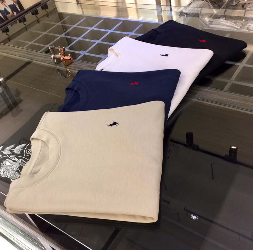 NO:122481,Laf's new spring 2025 classic and fashionable versatile micro turtleneck long-sleeved shirt, tart fabric (fleece high-stitch modal cashmere blend) fabric is soft and delicate, exquisite three-dimensional embroidered logo on the chest!  Basic base shirts are indispensable for men's wardrobes. They can be matched with various clothing anytime and anywhere to meet your daily needs. The fabrics and factories we choose are all used by first-tier brands. The clothes are designed very atmospheric and fashionable, with thin velvet covering inside, high-end goods!  Dears, hurry up and buy it!  Black/white/blue/lily white!  Size M~XXXL (model/125 catties wear M), alexander wang19860909拉夫2025春季新品 经典时尚百搭微高领长袖衫 订织面料（抓绒高支莫代尔山羊绒混纺）面料柔软细腻 胸前精美立体刺绣Logo！男人的衣柜都少不了基础打底衫 随时随地都可以拿来搭配各种服饰 满足您日常生活需求.我们所选择的面料及工厂都是一线品牌所使用的,衣服设计非常的大气时尚 内里薄绒覆盖,高档货物！亲们赶紧入手！黑色/白色/蓝色/百合白！尺码M～XXXL（模特/125斤穿M）,,alexander wang,Men's clothing