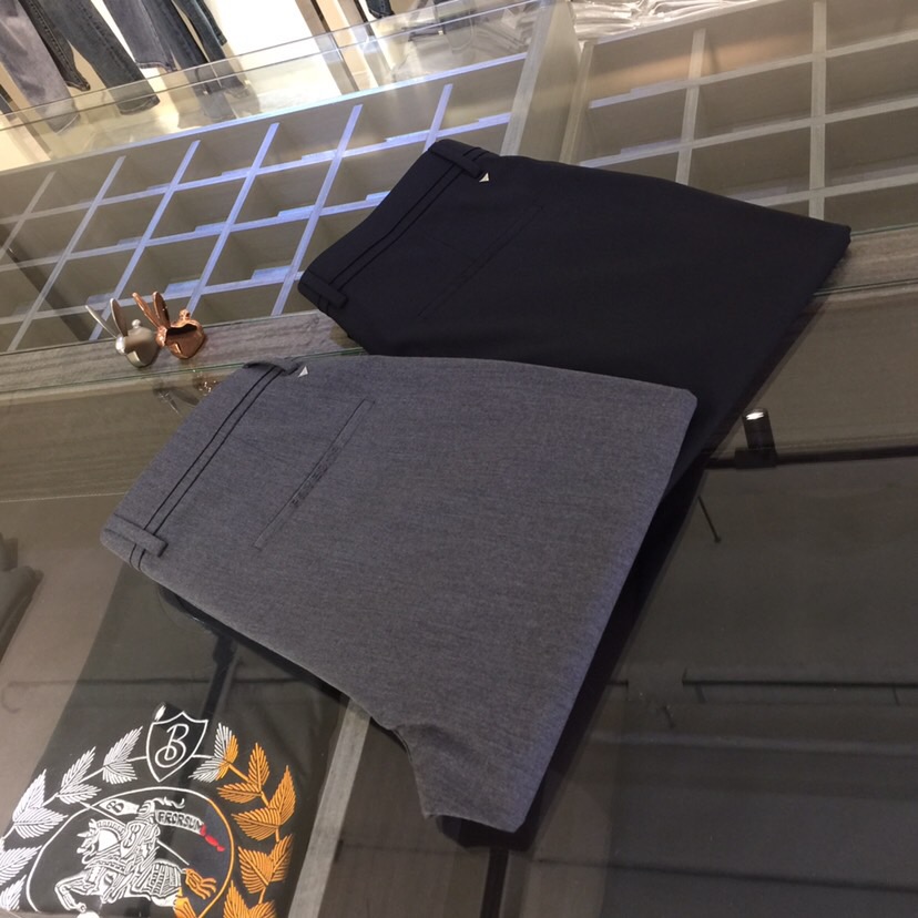 NO:122493,Pjia 2025 spring and summer nine-point trousers new product, original single product, brand launch, customer supply imported high-density mercerized cotton blend elastic fabric, hardware accessories are all customer supply, quality comes from details, very classy, ​​pants are three-dimensional tailored slim casual trousers!  This style has a very high span. There is no problem with young and middle-aged people because his style is so perfect, the color is very versatile!  Black/Gray!  Size 29~3837. (Model/125 catties wear 30), alexander wang19860909P家2025春夏装九分西裤新品 原单货 品牌上线、客供进口高密度丝光棉混纺弹性面料 五金附料都是客供 品质源于细节 非常显档次 裤型属于立体剪裁修身休闲西裤！这个版型很跨度非常的高 年轻 中年的 都没有问题 因为他的版型太完美了颜色也非常百搭！黑色/灰色！尺码29～3837.（模特/125斤穿30）,,alexander wang,Men's clothing