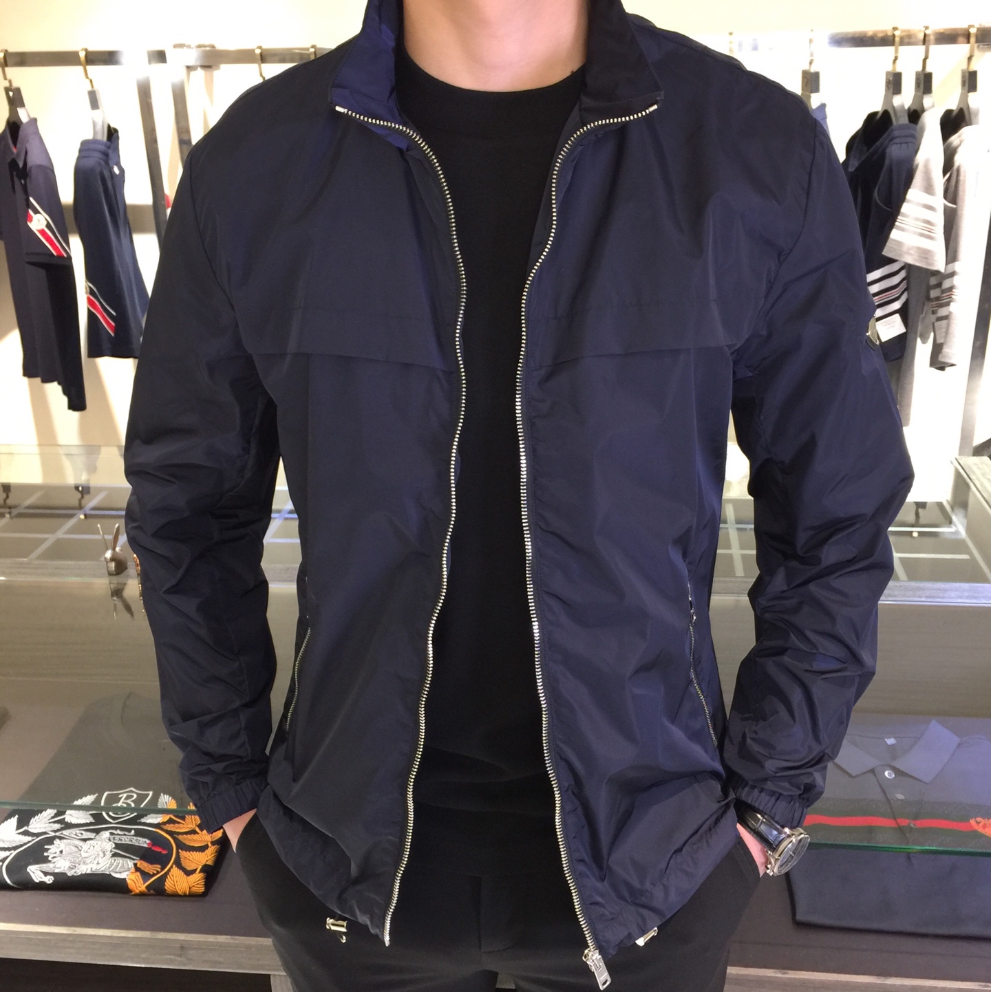 NO:122502,P home's latest spring jacket for 2025!  Original order!  Comfortable to wear, super texture, sports and leisure, a must-have for travel!  It is worn for a long time, is light and fit, and the overall design is fashionable and simple!  Classic eternal!  Black/dark blue!  Size M~XXXL (model/125 catties wear M), Jackets & coats,alexander wang19860909P家2025春季最新款夹克！原单货！穿着舒适 质感超强 运动休闲,出行必备！穿着时间长,轻薄贴身,整体设计时尚简约！经典永恒！黑色/深蓝色！尺码M～XXXL（模特/125斤穿M）,,jackets & coats,alexander wang,Men's clothing