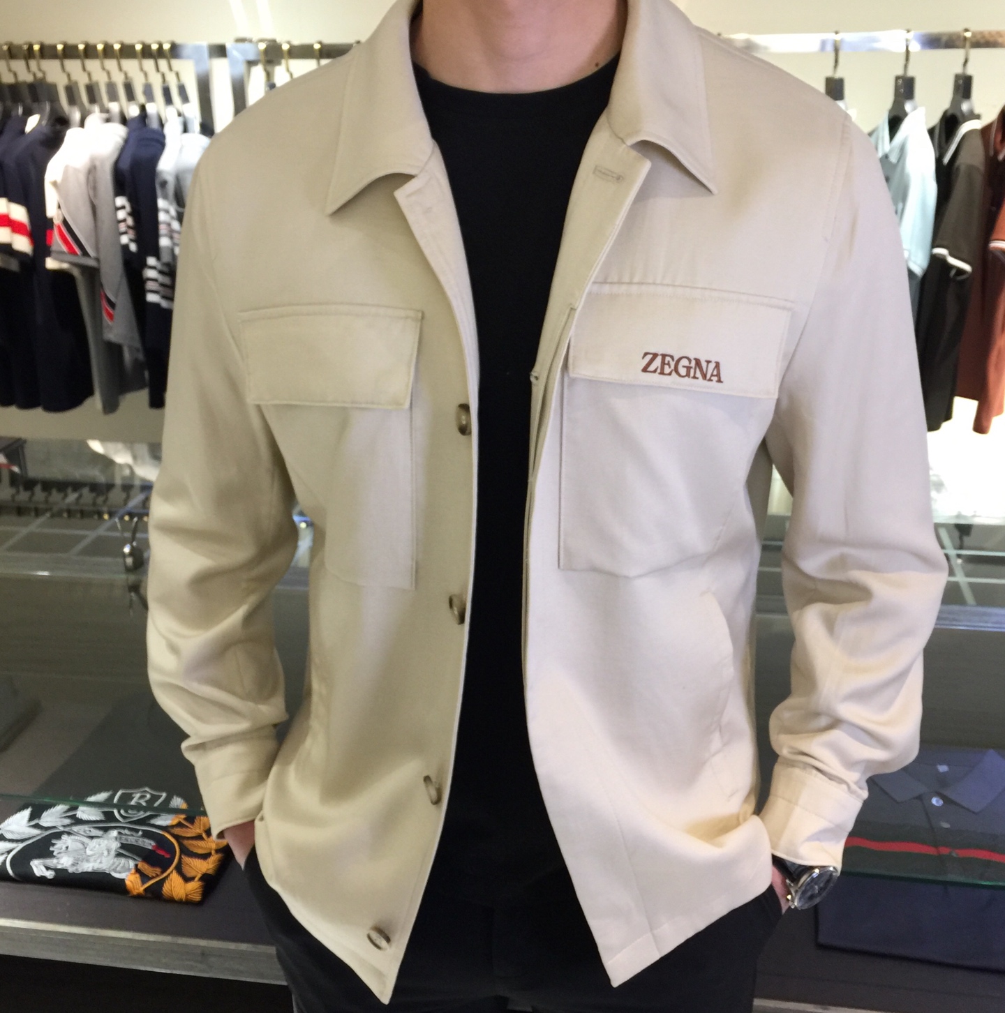 NO:122507,Ze's home is coming. The 2025 spring jacket uses high-end high-split denim windproof fabrics for customer supply. They have high requirements for both production technology and cost. It is a difficult and time-consuming fashion process. Lapel shirt jacket design!  Suitable for men of all shapes, you can easily match with denim, casual, and wardrobe pants. It is very practical and can easily control travel in any occasion!  Black/white/khaki!  Size M~XXXL (model 175/125 catties wear M), Jackets & coats,shirts,alexander wang19860909Ze家重磅来袭 2025春季外套 采用客供高端高支丹宁防风面料.对制作工艺和成本都很高要求 , 是一种高难度并且耗时费力的时装工艺 翻领的衬衫外套设计！适合各种身形的男士 搭牛仔 搭休闲 搭卫裤 都可以轻松搭配 实用率非常高,任何场合都可以轻松驾驭出行！黑色/白色/卡其色！尺码M～XXXL（模特175/125斤穿M）,,jackets & coats,shirts,alexander wang,Men's clothing