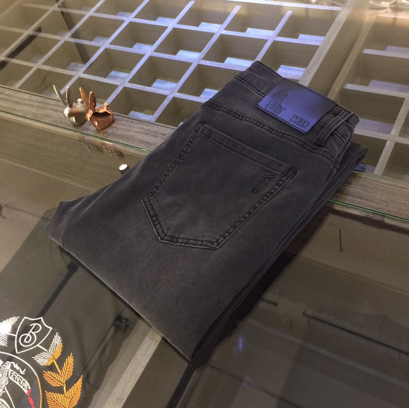 NO:124489,Paul's high-end series of trade channels!  European custom version 2025 spring and summer new jeans, the upper body effect is great, original hardware!  Fashionable and stylish. The fabric is pure cotton denim with micro elasticity, comfortable and breathable. It cannot pill. The latest element design in 25 years and the selection of hardware are also selected. The cool men in magazines wear casual shirts and cool casual shoes. They are full of vitality and youthful style. Even if they are older, they are perfectly competent. They are really casual and masculine!  Size 28~3837. (Model/125 catties wear 30), loewe, jeans, alexander wang19860909保罗家高端系列贸易渠道货！欧洲定制版 2025春夏新款牛仔裤 上身效果非常的棒 原版五金！时尚而有型 面料是纯棉牛仔布 带微弹性 舒适透气 不会起球 25年最新元素设计 以及五金的选材上也都是精选高等级五金 喜爱杂志中酷酷的男人 穿着休闲衬衣 搭配酷酷休闲鞋 一身活力四射的青春范 即使年纪大点此款也完全可以胜任 真是怎么搭怎么率性男人味十足！尺码28～3837.（模特/125斤穿30）,,loewe,jeans,alexander wang,Men's clothing