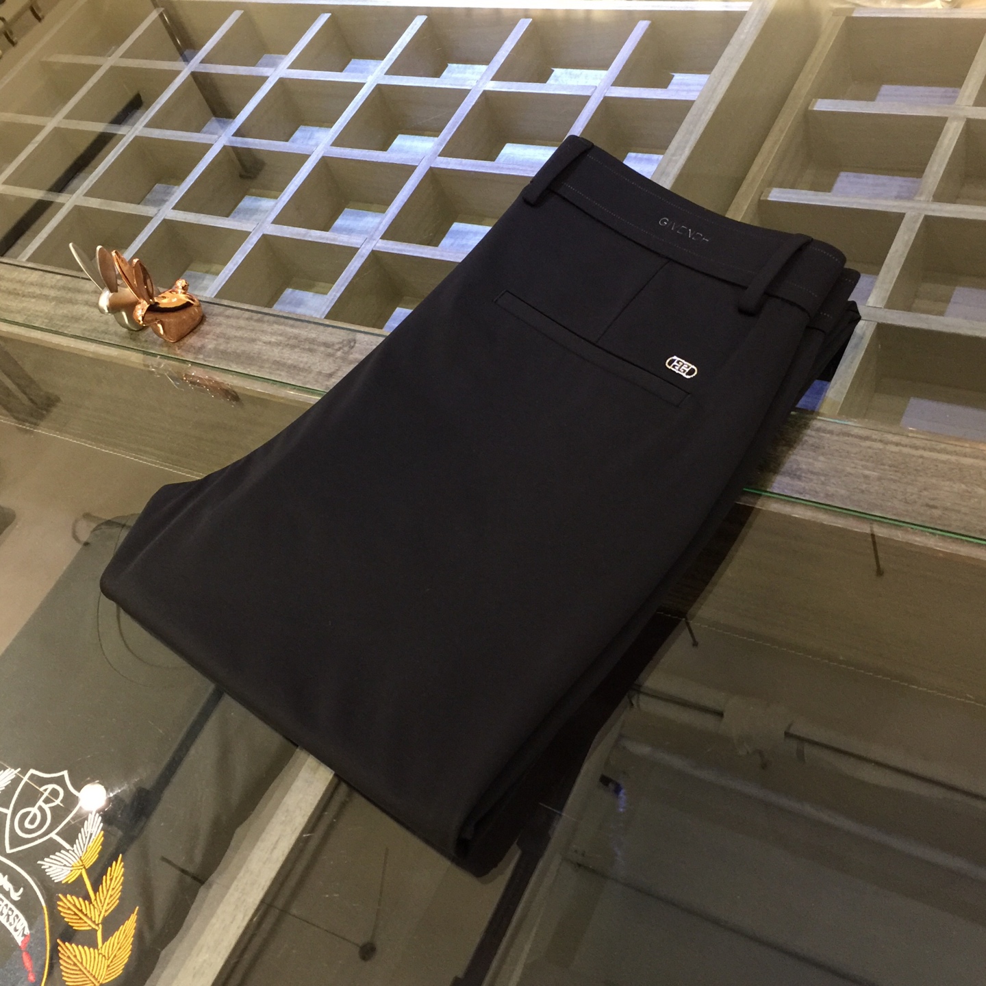 NO:124494,Giv Home's new summer trousers 2025 brand launches, imported dry, cool mercerized cotton blend elastic fabric, hardware accessories are all customer-supplied, quality comes from details, very classy, ​​and the pants are three-dimensional tailored slim casual trousers!  This style has a very high span. There is no problem with young and middle-aged people because his style is so perfect, the color is very versatile!  Size 29~3837. (Model/125 catties wear 30), alexander wang19860909Giv家2025夏装西裤新品 品牌上线、客供进口干爽清凉丝光棉混纺弹性面料 五金附料都是客供 品质源于细节 非常显档次 裤型属于立体剪裁修身休闲西裤！这个版型很跨度非常的高 年轻 中年的 都没有问题 因为他的版型太完美了颜色也非常百搭！尺码29～3837.（模特/125斤穿30）,,alexander wang,Men's clothing