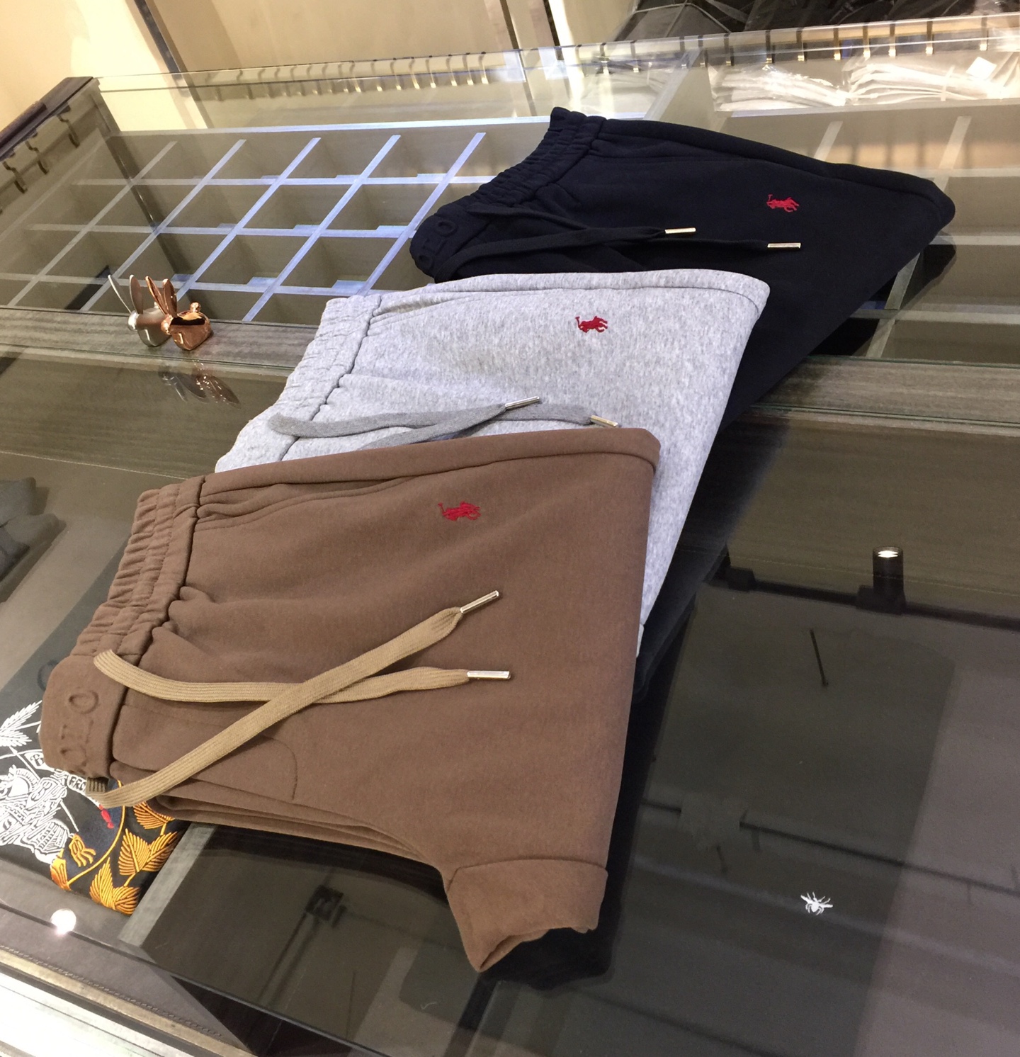 NO:124503,Paul's 2025 spring latest casual pants. Production from OEM. Elastic waist casual pants. Custom imported top-grade fabrics, combed cotton blend. Good comfort. The upper body has no sense of restraint. The high-end style makes the legs look slender. Super versatile!  Black/Gray/Coffee!  Size M~XXXL (model/125 catties wear M), loewe, alexander wang19860909保罗家2025春款最新休闲裤.代工厂出品.松紧腰休闲裤 定制进口顶级面料、精梳棉混纺.舒适度佳.上身毫无束缚感.高版型、上身显腿修长.超级百搭！黑色/灰色/咖色！尺码M～XXXL（模特/125斤穿M）,,loewe,alexander wang,Men's clothing