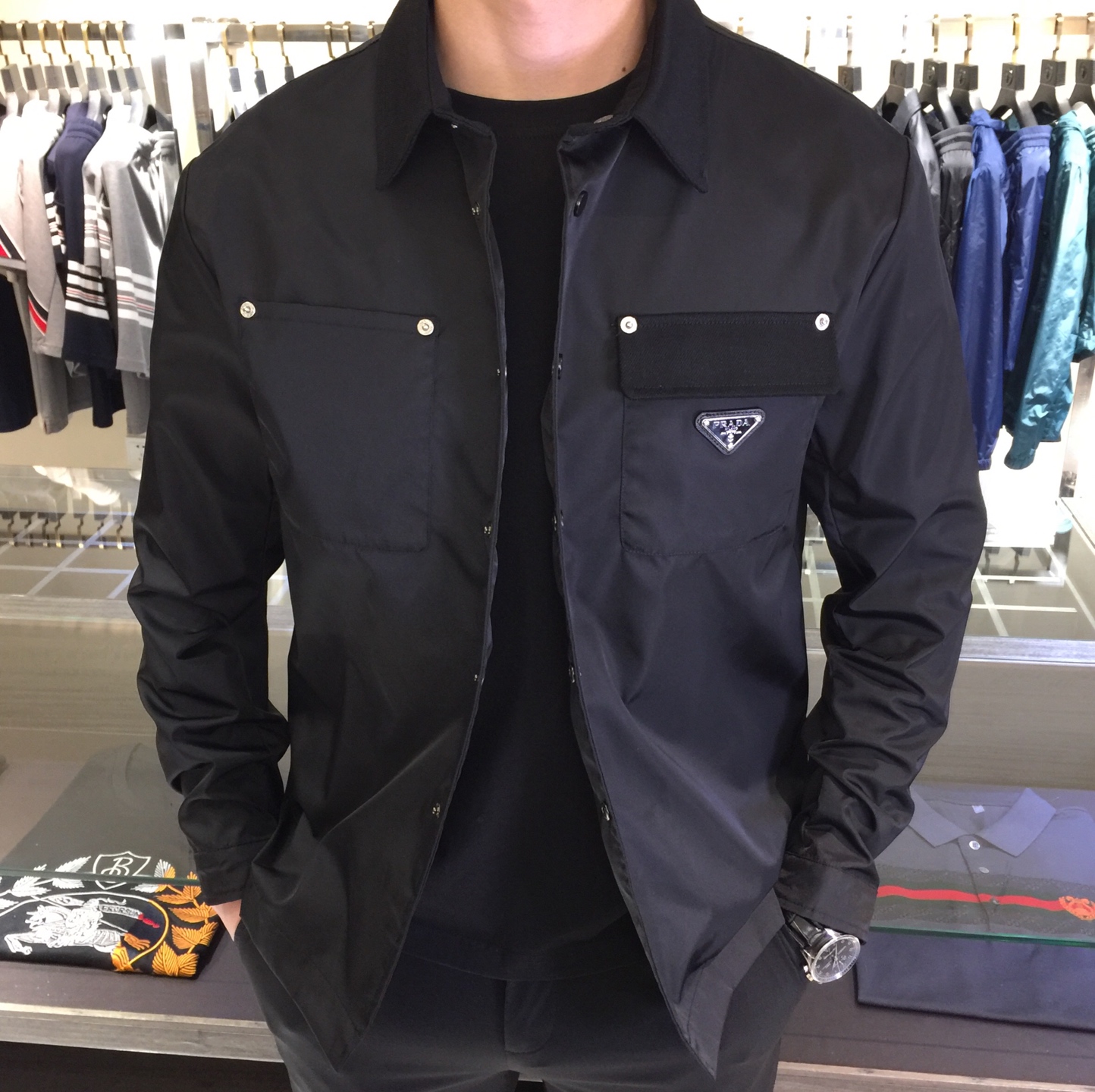 NO:124515,Pjia 2025 spring new lapel jacket, original order good. The world's top men's clothing, highlights the taste, denim thread design embellishment, original accessories, atmospheric and fashionable, calm and versatile, atmospheric and elegant, extremely comfortable and comfortable experience, luxurious and noble, crisp and stylish, essential!  Size M~XXXL (model/125 catties wear M), Jackets & coats,alexander wang19860909P家2025春季新款翻领外套,原单好货.全球顶级男装,非常凸显品味,丹宁螺纹设计点缀,原版辅料配件,大气时尚,从容百搭,大气优雅,极度舒适体验,奢华高贵,挺括有型,必备款！尺码M～XXXL（模特/125斤穿M）,,jackets & coats,alexander wang,Men's clothing