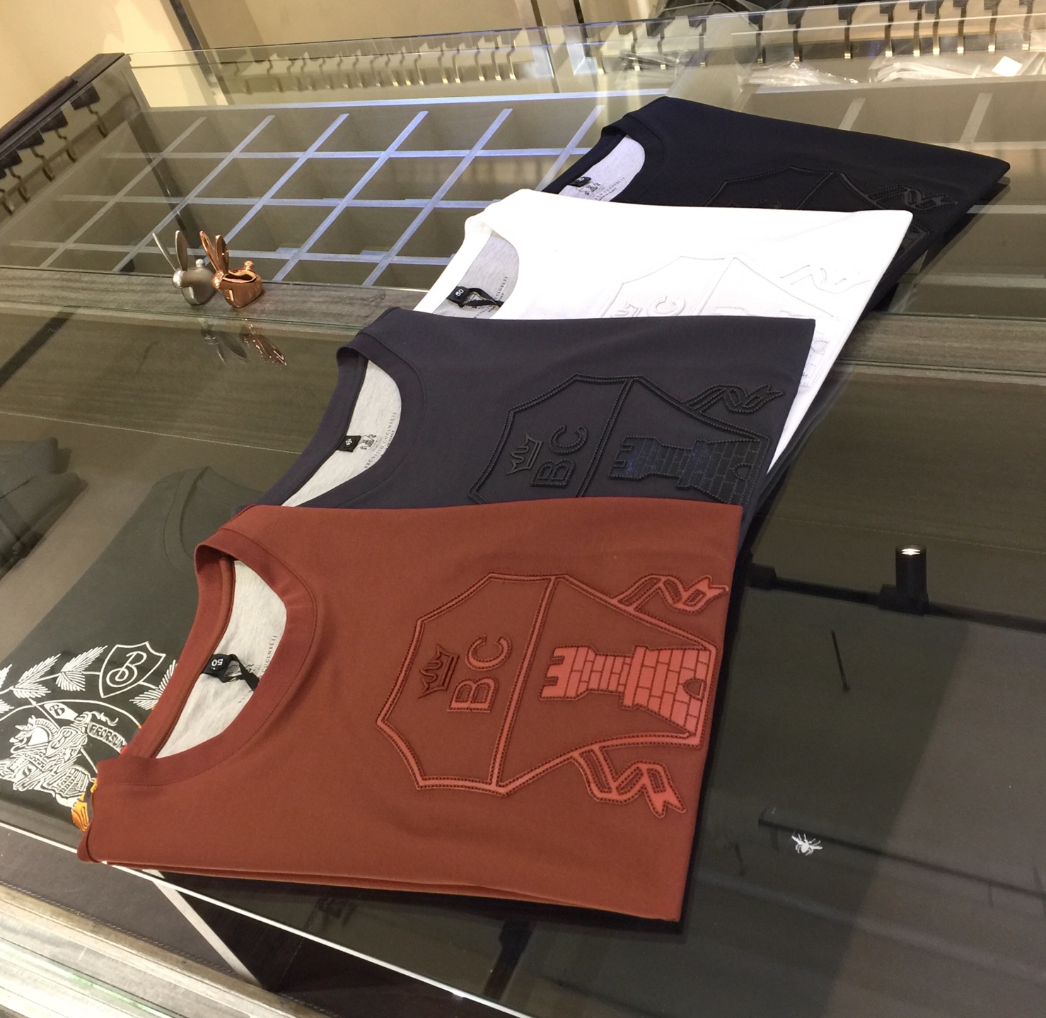 NO:127052,BC Fat Brother Gospel Summer New Product, Snap All Versions in a flash!  Classic and fashionable versatile round neck short sleeves, three-dimensional heavy industry logo design on the chest!  Customized mulberry silk ten-silk super soft fabric. Basic base shirts are indispensable for men's wardrobes. They can be matched with various clothing anytime and anywhere to meet your daily needs. The fabrics and factories we choose are all used by first-tier brands, so we recommend buying them!  Black/white/dark grey/maruko!  Size M~4XL (model/125 catties wear M), chanel, T-shirt, alexander wang19860909BC家胖哥哥福音夏季新品 秒杀一切版本！经典时尚百搭圆领短袖 胸前立体重工Logo设计！订制桑蚕丝天丝超柔软面料 男人的衣柜都少不了基础打底衫 随时随地都可以拿来搭配各种服饰 满足您日常生活需求.我们所选择的面料及工厂都是一线品牌所使用的,推荐入手！黑色/白色/深灰色/褐红色！尺码M～4XL（模特/125斤穿M）,,chanel,T-shirt,alexander wang,Men's clothing