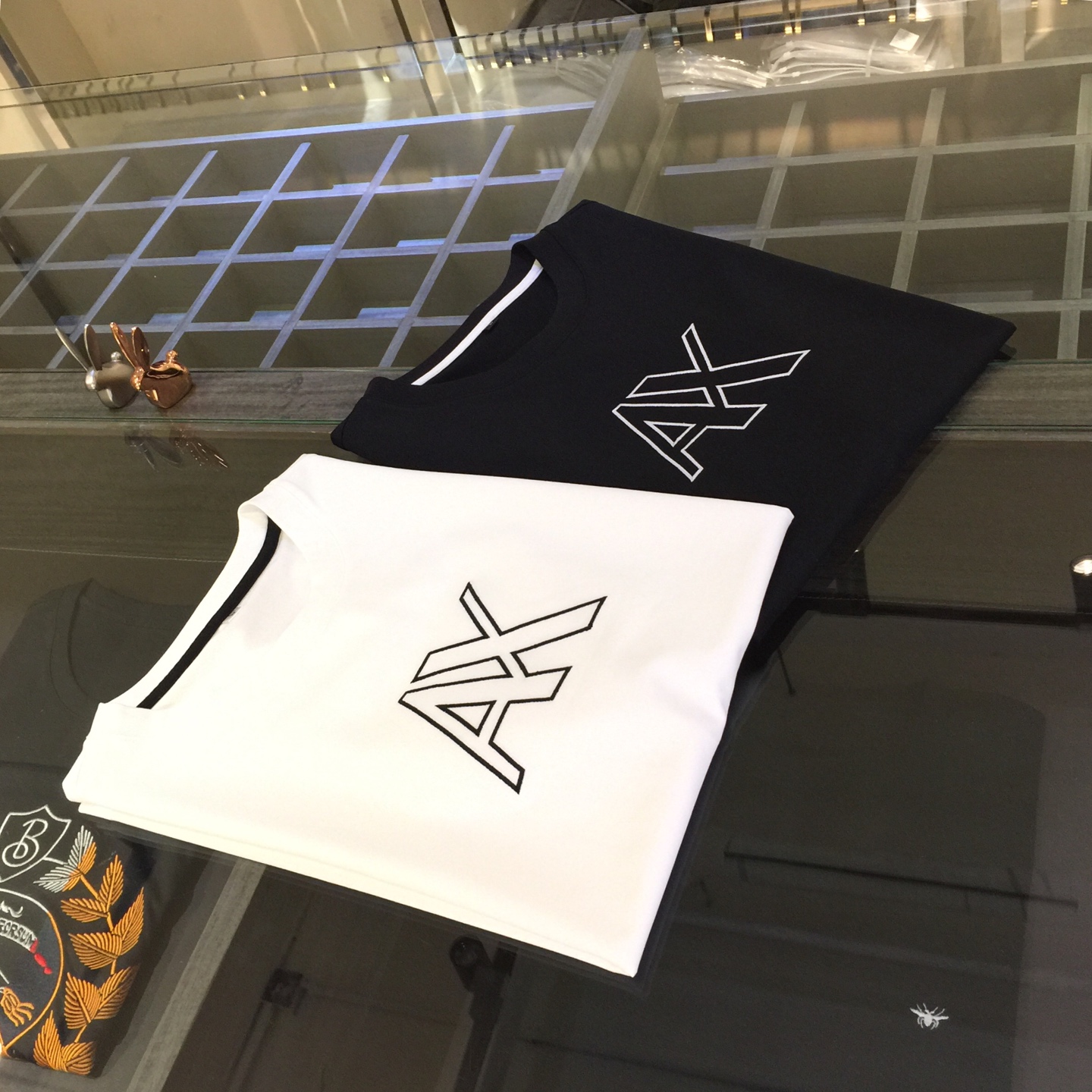 NO:127059,A Fat Brother A's Gospel Summer New Product, Classic and Fashionable Round Neck Half-Sleeve Shirt, Ordered Mercerized Cotton-Line Blend Fabric, Soft and Delicate, Fine Threaded Splicing!  Basic base shirts are indispensable for men's wardrobes. They can be matched with various clothing anytime and anywhere to meet your daily needs. The fabrics and factories we choose are all used by first-tier brands, and the clothes are designed very atmospheric and fashionable and high-end goods!  Dears, hurry up and buy it!  Black/white!  Size M~4XL (model/125 catties wear M), alexander wang19860909A家胖哥哥福音夏季新品 经典时尚百搭圆领半袖衫 订织丝光棉麻混纺面料 面料柔软细腻 精细螺纹拼接！男人的衣柜都少不了基础打底衫 随时随地都可以拿来搭配各种服饰 满足您日常生活需求.我们所选择的面料及工厂都是一线品牌所使用的,衣服设计非常的大气时尚 高档货物！亲们赶紧入手！黑色/白色！尺码M～4XL（模特/125斤穿M）,,alexander wang,Men's clothing