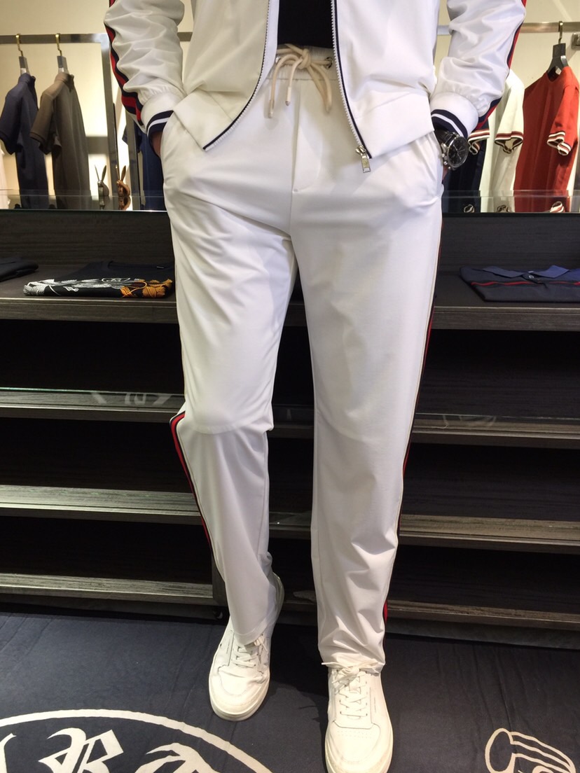 NO:127087,/Set Pants Details G Home 2025 Spring New Cardigan Set, High-end Customization Original order, let you experience comfortably, and the upper body is very good. It uses imported customized high-quality high-quality custom-woven imported elastic cotton fabric!  Breathable and comfortable. Master-level tailoring casual pants, you can't hesitate if you like this simple and atmospheric style. It is handsome and stylish. The upper body style is so good that it has no friends, and it can be perfectly controlled in various occasions!  The slim fit style is comfortable and stylish, without any sense of restraint, and the upper body is elegant and elegant without losing its casual feeling!  Black/white!  Size M~XXXL (model 175/125 catties wear M), gucci, alexander wang19860909/套 裤子细节G家2025春季新款开衫套装,高级定制 原单狠货,让你舒适体验、上身非常的赞 采用进口定制优质高品质定织进口弹力棉面料！透气舒适 大师级别剪裁休闲裤喜欢这种简约大气款就不能犹豫 帅气有格调,上身版型好到没朋友,且各种场合都能完美驾驭！修身版型舒适有型,没有束缚感,上身优雅大气又不失随性的感觉！黑色/白色！尺码M～XXXL（模特175/125斤穿M）,,gucci,alexander wang,Men's clothing