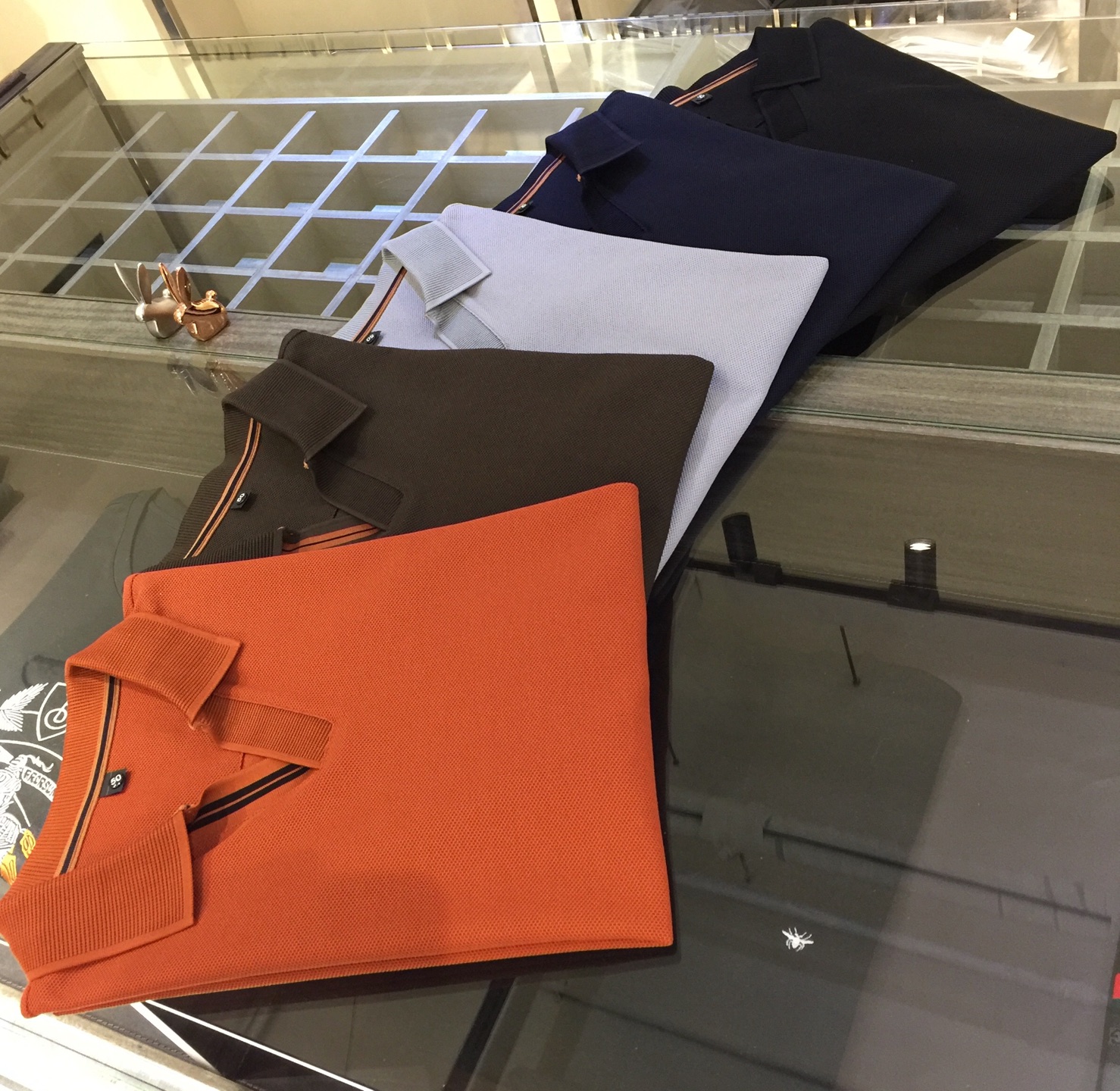 NO:129093,Ze Fat Brother Gospel Summer's latest short-sleeved lapel shirt!  Unique V-neck design!  High-end mercerized bead floor cotton fabric, breathable, comfortable, delicate and soft, all original customized products, high-end quality!  High-quality shipment, fashionable and stylish upper body!  Black/dark blue/grey/dark green/brick red!  Size M~4XL (model/125 catties wear M), T-shirt, alexander wang19860909Ze家胖哥哥福音夏季最新发布短袖翻领衫！独特的V领设计！高档丝光珠地棉面料,透气舒适细腻柔软,面料,辅料全部原版定制出品,品质高端！高品质出货,上身时尚有型！黑色/深蓝色/灰色/暗绿色/砖红色！尺码M～4XL（模特/125斤穿M）,,T-shirt,alexander wang,Men's clothing