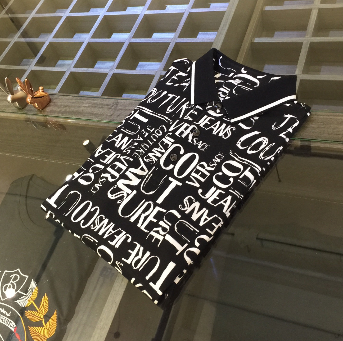 NO:129118,Fanjia’s latest short-sleeved lapel shirt in summer 2025!  High-end silk cotton fabric, breathable, comfortable, delicate and soft, all original customized products, and high-end digital printing of the whole dress!  High-end quality!  High-quality shipment, fashionable and stylish upper body!  Size M~XXXL (model 175/125 catties wear M), T-shirt, alexander wang19860909范家2025夏季最新发布短袖翻领衫！高档天丝棉面料,透气舒适细腻柔软,面料,辅料全部原版定制出品,整衣高档数码印花！品质高端！高品质出货,上身时尚有型！尺码M～XXXL（模特175/125斤穿M）,,T-shirt,alexander wang,Men's clothing