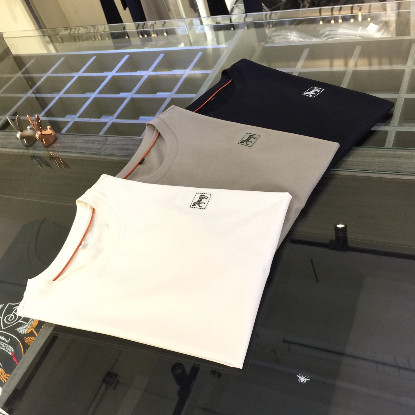 NO:130802,New summer product of Fat Brother H’s Gospel, classic and fashionable versatile round neck half-sleeved shirt, woven mercerized cotton-linen blended fabric, soft and delicate fabric, fine thread splicing!  Basic base shirts are indispensable for men's wardrobes. They can be matched with various clothing anytime and anywhere to meet your daily needs. The fabrics and factories we choose are all used by first-tier brands, and the clothes are designed very atmospheric and fashionable and high-end goods!  Dears, hurry up and buy it!  Black/card green/acoust color!  Size M~4XL (model/125 catties wear M), alexander wang19860909H家胖哥哥福音夏季新品 经典时尚百搭圆领半袖衫 订织丝光棉麻混纺面料 面料柔软细腻 精细螺纹拼接！男人的衣柜都少不了基础打底衫 随时随地都可以拿来搭配各种服饰 满足您日常生活需求.我们所选择的面料及工厂都是一线品牌所使用的,衣服设计非常的大气时尚 高档货物！亲们赶紧入手！黑色/卡绿色/杏色！尺码M～4XL（模特/125斤穿M）,,alexander wang,Men's clothing