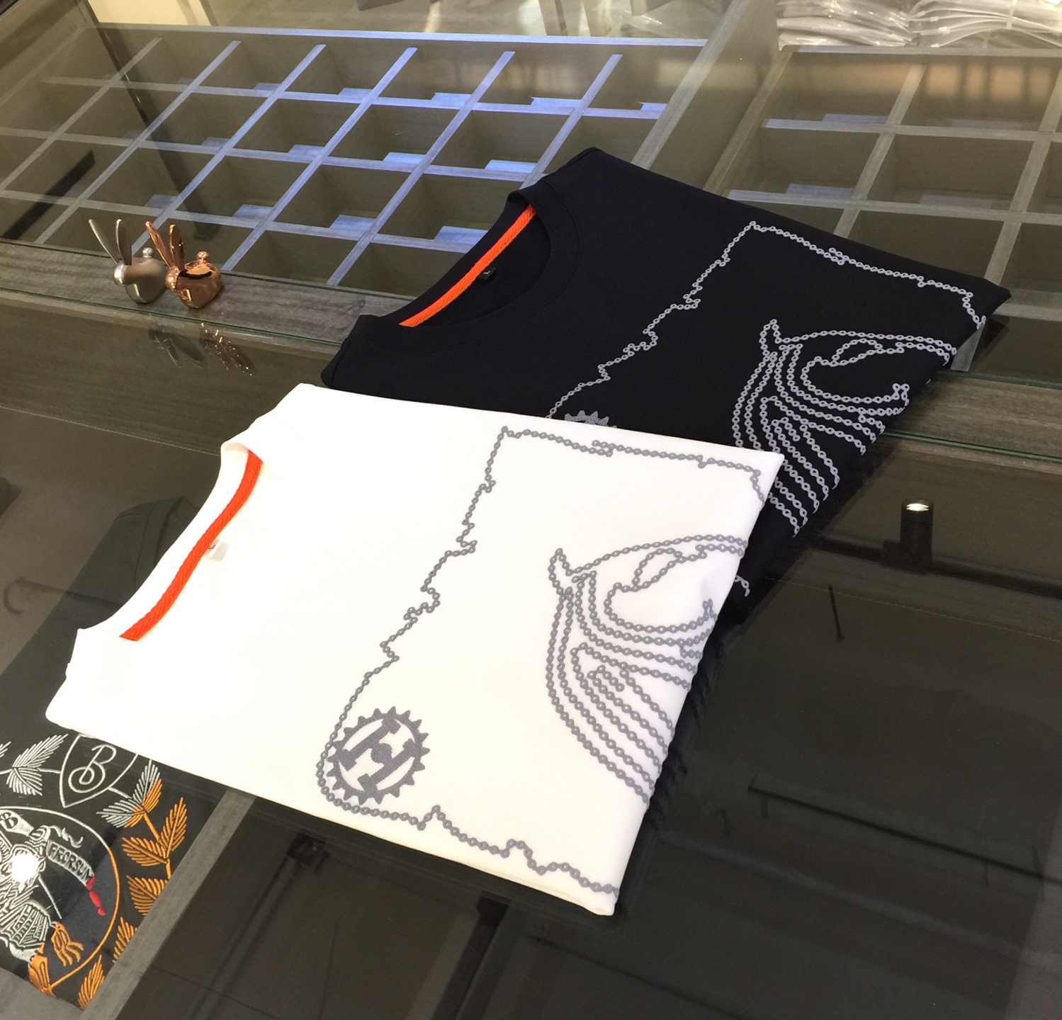 NO:130778,New summer product of Fat Brother H’s Gospel, classic and fashionable versatile round neck half-sleeved shirt, woven mercerized cotton-linen blended fabric, soft and delicate fabric, fine thread splicing!  Heavy industry design model!  The fabrics and factories we choose are all used by first-tier brands, and the clothes are designed very atmospheric and fashionable and high-end goods!  Dears, hurry up and buy it!  Black/white!  Size M~4XL (model/125 catties wear M), alexander wang19860909H家胖哥哥福音夏季新品 经典时尚百搭圆领半袖衫 订织丝光棉麻混纺面料 面料柔软细腻 精细螺纹拼接！重工设计款！我们所选择的面料及工厂都是一线品牌所使用的,衣服设计非常的大气时尚 高档货物！亲们赶紧入手！黑色/白色！尺码M～4XL（模特/125斤穿M）,,alexander wang,Men's clothing