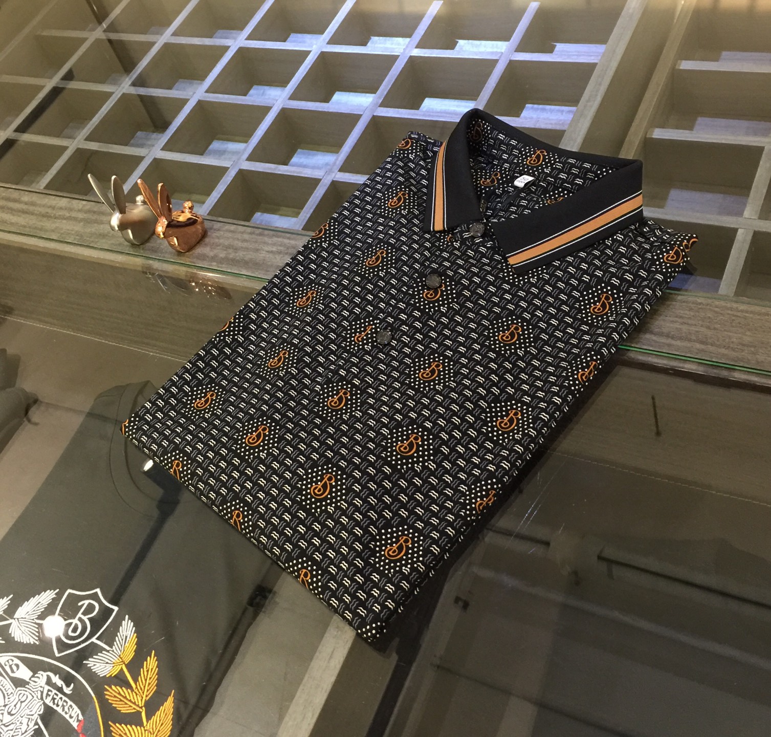 NO:132433,B家2025夏季最新发布短袖翻领衫！ 高档天丝棉面料,透气舒适细腻柔软,面料,辅料全部原版定制出品,整衣高档数码印花！ 品质高端！ 高品质出货,上身时尚有型！  Size M~XXXL (model/kilogram wear M), T-shirt, alexander wang19860909B家2025夏季最新发布短袖翻领衫！高档天丝棉面料,透气舒适细腻柔软,面料,辅料全部原版定制出品,整衣高档数码印花！品质高端！高品质出货,上身时尚有型！尺码M～XXXL（模特/斤穿M）,,T-shirt,alexander wang,Men's clothing