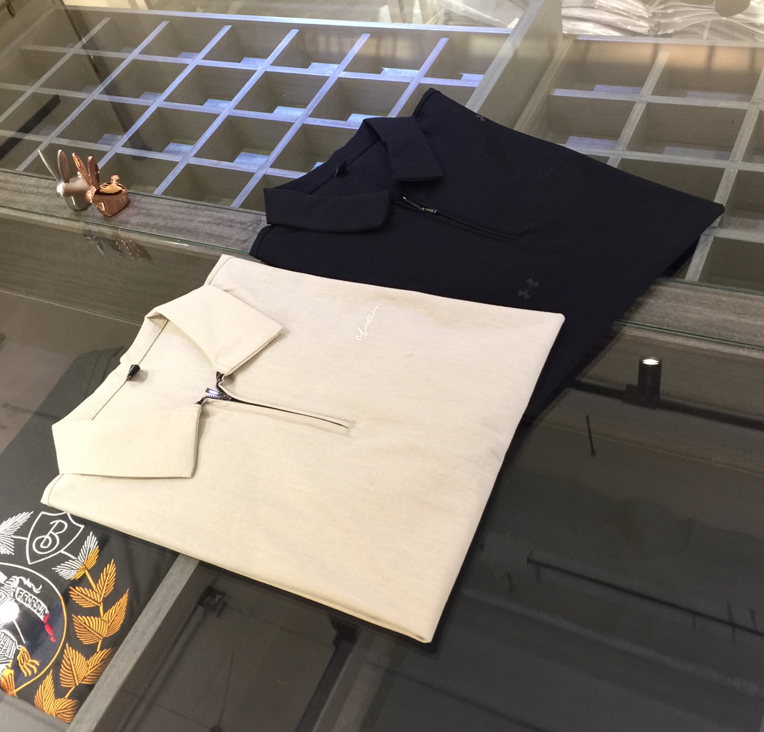 NO:133467,Hjia 2025AW latest series, versatile commuting to work, elegant design, a must-have for business elites, using lightweight cotton and linen blend fabric, Wen Ru soft, delicate and soft, the upper body is naturally comfortable, the lapel half-zippered business casual slim fit, simple but not simple!  You can wear it in business or casual!  It highlights the overall styling and body-slimming feeling. The overall craftsmanship line is really impeccable. This kind of lapel fashion adds points to urban fashion people and has a more gentlemanly charm!  Black/khaki!  Size M~XXXL (model/125 catties wear M), alexander wang19860909H家2025AW最新系列 上班通勤百搭 富于优雅的设计感 商务精英必备 采用轻薄棉麻混纺面料 温儒柔软 细腻柔软 上身自然是舒适 翻领半拉链款商务休闲修身款 简约不简单！无论是商务还是休闲时候都可穿搭！非常的凸显整体的造型感以及修身上身感 整体的工艺车线真的是无可挑剔的 这样的一款翻领时装 无不为都市时尚人士加分 更加的绅士韵味十足范！黑色/卡其色！尺码M～XXXL（模特/125斤穿M）,,alexander wang,Men's clothing