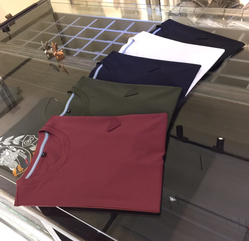 NO:133452,Pjia 2025 summer new product, instantly kill all versions!  Classic and fashionable versatile round neck short sleeves, three-dimensional inverted triangle logo design on the chest!  Customized mulberry silk ten-silk super soft fabric. Basic base shirts are indispensable for men's wardrobes. They can be matched with various clothing anytime and anywhere to meet your daily needs. The fabrics and factories we choose are all used by first-tier brands, so we recommend buying them!  Black/white/dark blue/army green/rust red!  Size M~XXXL (model/125 catties wear M), T-shirt, alexander wang19860909P家2025夏季新品 秒杀一切版本！经典时尚百搭圆领短袖 胸前立体倒三角Logo设计！订制桑蚕丝天丝超柔软面料 男人的衣柜都少不了基础打底衫 随时随地都可以拿来搭配各种服饰 满足您日常生活需求.我们所选择的面料及工厂都是一线品牌所使用的,推荐入手！黑色/白色/深蓝色/军绿色/锈红色！尺码M～XXXL（模特/125斤穿M）,,T-shirt,alexander wang,Men's clothing