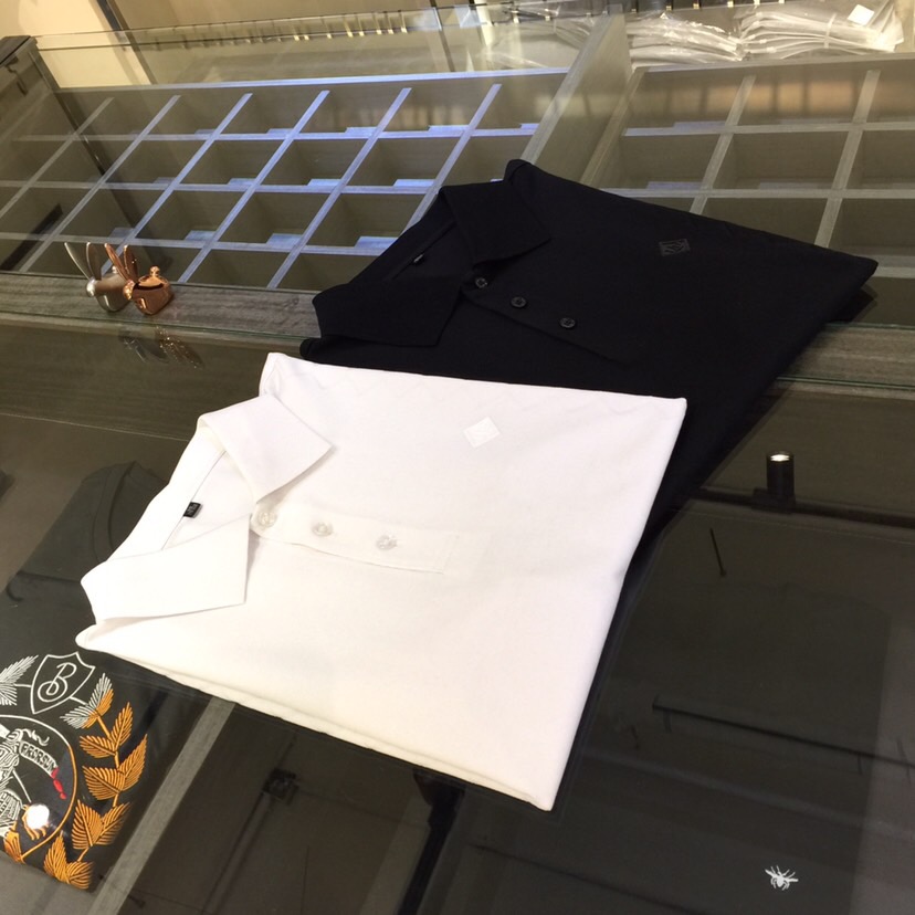 NO:133468,LP Home 2025 Summer New Products, Snap All Versions in a flash!  Classic and fashionable versatile lapel short sleeves, customized mulberry silk silk silk cotton fabric, imported original starting yarn, soft and delicate fabric, basic base shirts are indispensable for men's wardrobe. They can be matched with various clothing anytime and anywhere to meet your daily life needs. The fabrics and factories we choose are all used by first-tier brands, so we recommend buying them!  Black/white!  Size M~XXXL (model/125 catties wear M), loro piana, T-shirt, alexander wang19860909LP家2025夏季新品 秒杀一切版本！经典时尚百搭翻领短袖 订制桑蚕丝丝光棉面料 进口原版起脚天丝纱线 面料柔软细腻 男人的衣柜都少不了基础打底衫 随时随地都可以拿来搭配各种服饰 满足您日常生活需求.我们所选择的面料及工厂都是一线品牌所使用的,推荐入手！黑色/白色！尺码M～XXXL（模特/125斤穿M）,,loro piana,T-shirt,alexander wang,Men's clothing