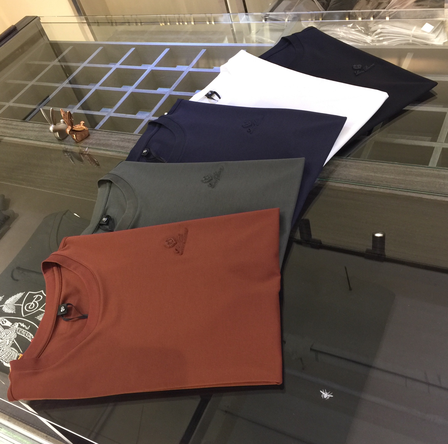 NO:136142,LP Fat Brother Gospel Summer New Product, Snap All Versions in a flash!  Classic and fashionable versatile round neck short sleeves, exquisite three-dimensional logo design on the chest!  Customized mulberry silk ten-silk super soft fabric. Basic base shirts are indispensable for men's wardrobes. They can be matched with various clothing anytime and anywhere to meet your daily needs. The fabrics and factories we choose are all used by first-tier brands, so we recommend buying them!  Black/white/dark blue/dark green/maruko red!  Size M~4XL (model/125 catties wear M), loro piana, T-shirt, alexander wang19860909LP家胖哥哥福音夏季新品 秒杀一切版本！经典时尚百搭圆领短袖 胸前精美立体Logo设计！订制桑蚕丝天丝超柔软面料 男人的衣柜都少不了基础打底衫 随时随地都可以拿来搭配各种服饰 满足您日常生活需求.我们所选择的面料及工厂都是一线品牌所使用的,推荐入手！黑色/白色/深蓝色/暗绿色/褐红色！尺码M～4XL（模特/125斤穿M）,,loro piana,T-shirt,alexander wang,Men's clothing