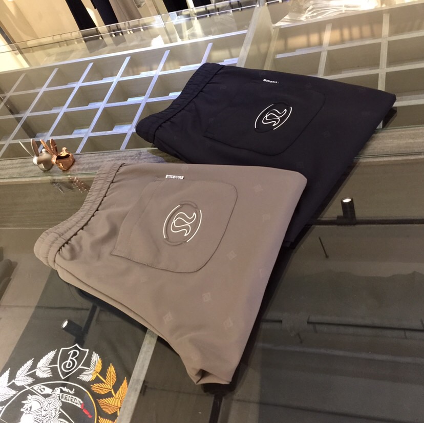 NO:136159,Ajia 2025 spring and summer clothing new products, brand launches, customer-supplied imported high-density fiber elastic flower fabric, hardware accessories are all customer-supplied designs!  Three-dimensional logo embroidery craftsmanship!  Quality comes from details and is very classy. The pants are three-dimensional tailored slim casual pants!  This style has a very high span. There is no problem with young and middle-aged people because his style is so perfect, the color is very versatile!  Black/Gray-green!  Size 29~3837. (Model/125 catties wear 30), alexander wang19860909A家2025春夏装新品 品牌上线、客供进口高密度纤维弹性烧花面料 五金附料都是客供设计！立体logo刺绣工艺！品质源于细节 非常显档次 裤型属于立体剪裁修身休闲裤！这个版型很跨度非常的高 年轻 中年的 都没有问题 因为他的版型太完美了颜色也非常百搭！黑色/灰绿色！尺码29～3837.（模特/125斤穿30）,,alexander wang,Men's clothing