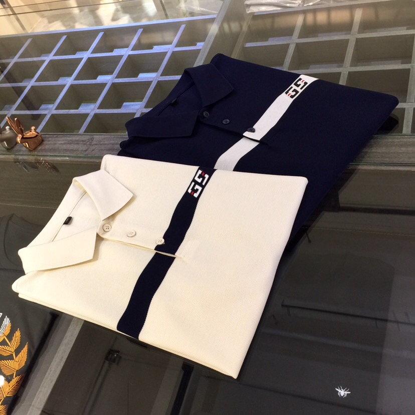 NO:136146,G family’s major recommendation!  The latest series of 2025AW, versatile commuting at work, elegant design, a must-have for business elites, color-blocking design integrated into one!  Exquisite brand logo on the chest!  It uses imported double mercerized bead floor cotton fabric. Wen Ru is soft, delicate and soft. The upper body is naturally comfortable. The lapel business casual slim fit can be worn both in business and leisure. It highlights the overall styling and slim body feel. The overall craftsmanship line is really impeccable. This kind of lapel fashion adds points to urban fashion people and has a more gentlemanly charm!  Dark blue/white!  Size M~XXXL (model/125 catties wear M), gucci, alexander wang19860909G家重磅推荐！2025AW最新系列 上班通勤百搭 富于优雅的设计感 商务精英必备 拼色设计一体成型！胸前精致品牌Logo！采用进口双丝光珠地棉面料 温儒柔软 细腻柔软 上身自然是舒适 翻领商务休闲修身款 无论是商务还是休闲时候都可穿搭 非常的凸显整体的造型感以及修身上身感 整体的工艺车线真的是无可挑剔的 这样的一款翻领时装 无不为都市时尚人士加分 更加的绅士韵味十足范！深蓝色/米白色！尺码M～XXXL（模特/125斤穿M）,,gucci,alexander wang,Men's clothing