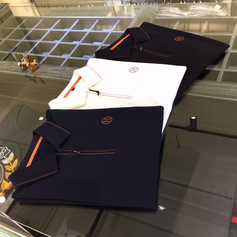 NO:136152,The latest series of Fat Brother H’s Gospel 1970AW, versatile commuting to work, elegant design, a must-have for business elites, using Gaoke heavy mercerized cotton fabric, Wen Ru soft, delicate and soft, the upper body is naturally comfortable, lapel business casual slim fit, can be worn in both business and leisure!  It highlights the overall styling and body-slimming feeling. The overall craftsmanship line is really impeccable. This kind of lapel fashion adds points to urban fashion people and has a more gentlemanly charm!  Black/white/dark blue!  Size M～4XL (model/catties wear M), alexander wang19860909H家胖哥哥福音1970AW最新系列 上班通勤百搭 富于优雅的设计感 商务精英必备 采用高克重丝光棉面料 温儒柔软 细腻柔软 上身自然是舒适 翻领商务休闲修身款 无论是商务还是休闲时候都可穿搭！非常的凸显整体的造型感以及修身上身感 整体的工艺车线真的是无可挑剔的 这样的一款翻领时装 无不为都市时尚人士加分 更加的绅士韵味十足范！黑色/白色/深蓝色！尺码M～4XL（模特/斤穿M）,,alexander wang,Men's clothing