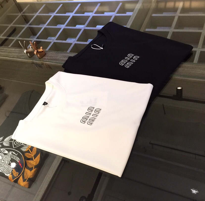 NO:136658,Mjia 2025 summer new product, instantly kill all versions!  Classic and fashionable versatile round neck short sleeves, customized mercerized cotton super soft fabric, three-dimensional foaming process logo on the chest!  Basic base shirts are indispensable for men's wardrobe. They can be matched with various clothing anytime and anywhere to meet your daily needs. The fabrics and factories we choose are all used by first-tier brands, so we recommend buying them!  Black/white!  Size M~XXXL (model/125 catties wear M), T-shirt, alexander wang19860909M家2025夏季新品 秒杀一切版本！经典时尚百搭圆领短袖 订制丝光棉超柔软面料 胸前立体发泡工艺Logo！男人的衣柜都少不了基础打底衫 随时随地都可以拿来搭配各种服饰 满足您日常生活需求.我们所选择的面料及工厂都是一线品牌所使用的,推荐入手！黑色/白色！尺码M～XXXL（模特/125斤穿M）,,T-shirt,alexander wang,Men's clothing