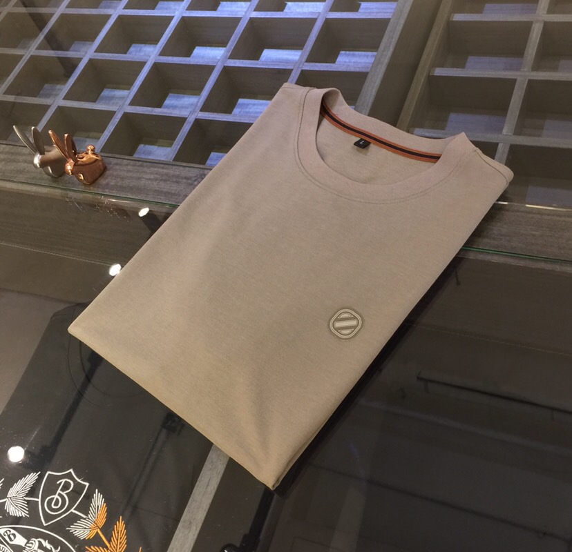 NO:511500,Ze Fat Brother Gospel Summer New Product, Classic and Fashionable Round Neck Half-Sleeve Shirt, Ordered Mercerized Cotton-Line Blend Fabric, Soft and Delicate, Fine Threaded Splicing!  Basic base shirts are indispensable for men's wardrobes. They can be matched with various clothing anytime and anywhere to meet your daily needs. The fabrics and factories we choose are all used by first-tier brands, and the clothes are designed very atmospheric and fashionable and high-end goods!  Dears, hurry up and buy it!  Black/card green/acoust color!  Size M~4XL (model/125 catties wear M), alexander wang19860909Ze家胖哥哥福音夏季新品 经典时尚百搭圆领半袖衫 订织丝光棉麻混纺面料 面料柔软细腻 精细螺纹拼接！男人的衣柜都少不了基础打底衫 随时随地都可以拿来搭配各种服饰 满足您日常生活需求.我们所选择的面料及工厂都是一线品牌所使用的,衣服设计非常的大气时尚 高档货物！亲们赶紧入手！黑色/卡绿色/杏色！尺码M～4XL（模特/125斤穿M）,,alexander wang,Men's clothing