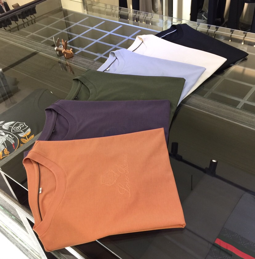 NO:136664,LP Fat Brother Gospel Summer New Product, Classic and Fashionable Round Neck Half-Sleeve Shirt, Ordered Mercerized Cotton-Line Blend Fabric, Soft and Delicate, Fine Threaded Splicing!  Basic base shirts are indispensable for men's wardrobes. They can be matched with various clothing anytime and anywhere to meet your daily needs. The fabrics and factories we choose are all used by first-tier brands, and the clothes are designed very atmospheric and fashionable and high-end goods!  Dears, hurry up and buy it!  Black/beige/light blue/green/purple/peach!  Size M~4XL (model/125 catties wear M), loro piana, alexander wang19860909LP家胖哥哥福音夏季新品 经典时尚百搭圆领半袖衫 订织丝光棉麻混纺面料 面料柔软细腻 精细螺纹拼接！男人的衣柜都少不了基础打底衫 随时随地都可以拿来搭配各种服饰 满足您日常生活需求.我们所选择的面料及工厂都是一线品牌所使用的,衣服设计非常的大气时尚 高档货物！亲们赶紧入手！黑色/米色/淡蓝色/绿色/紫色/桃色！尺码M～4XL（模特/125斤穿M）,,loro piana,alexander wang,Men's clothing