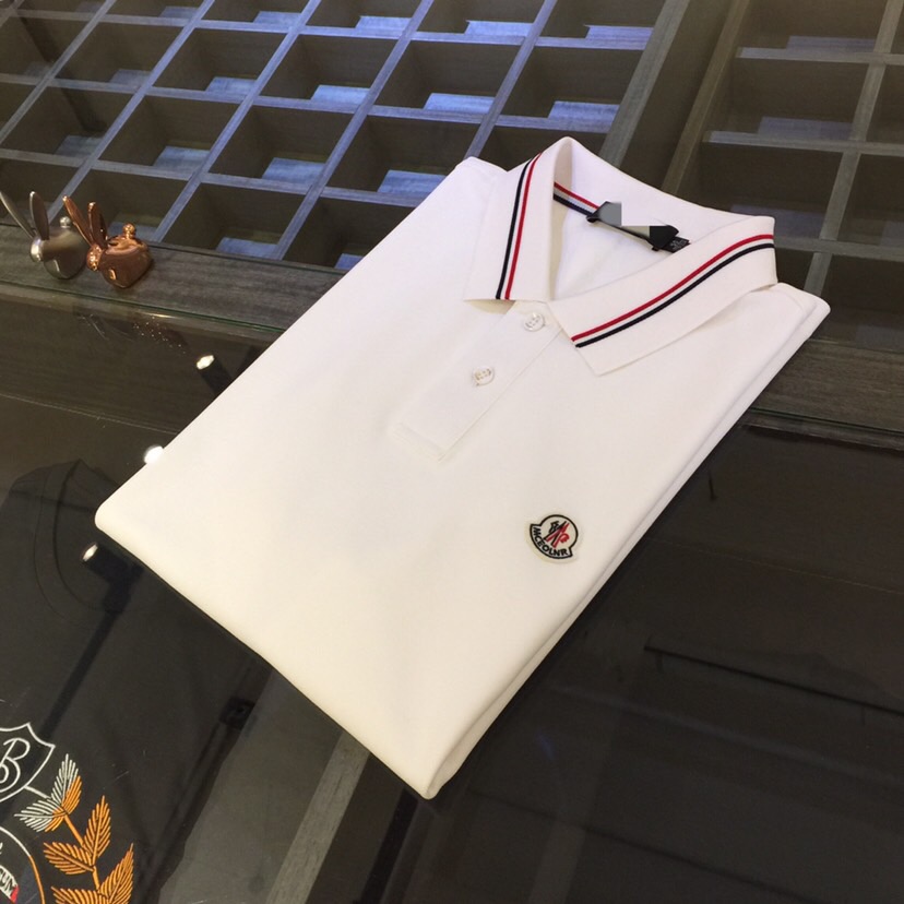 NO:136665,Mo Home's latest summer series in 2025, versatile commuting to work, elegant design, a must-have for business elites, using high-quality mercerized bead floor cotton fabric, Wen Ru soft, delicate and soft, the upper body is naturally comfortable, lapel business casual slim fit style, can be worn in both business and leisure!  It highlights the overall styling and body-slimming feeling. The overall craftsmanship line is really impeccable. This kind of lapel fashion adds points to urban fashion people and has a more gentlemanly charm!  Black/Gray/White/Dark Blue!  Size M~XXXL (model 175/125 catties wear M), alexander wang19860909Mo家2025夏季最新系列 上班通勤百搭 富于优雅的设计感 商务精英必备 采用高克重丝光珠地棉面料 温儒柔软 细腻柔软 上身自然是舒适 翻领商务休闲修身款 无论是商务还是休闲时候都可穿搭！非常的凸显整体的造型感以及修身上身感 整体的工艺车线真的是无可挑剔的 这样的一款翻领时装 无不为都市时尚人士加分 更加的绅士韵味十足范！黑色/灰色/白色/深蓝色！尺码M～XXXL（模特175/125斤穿M）,,alexander wang,Men's clothing