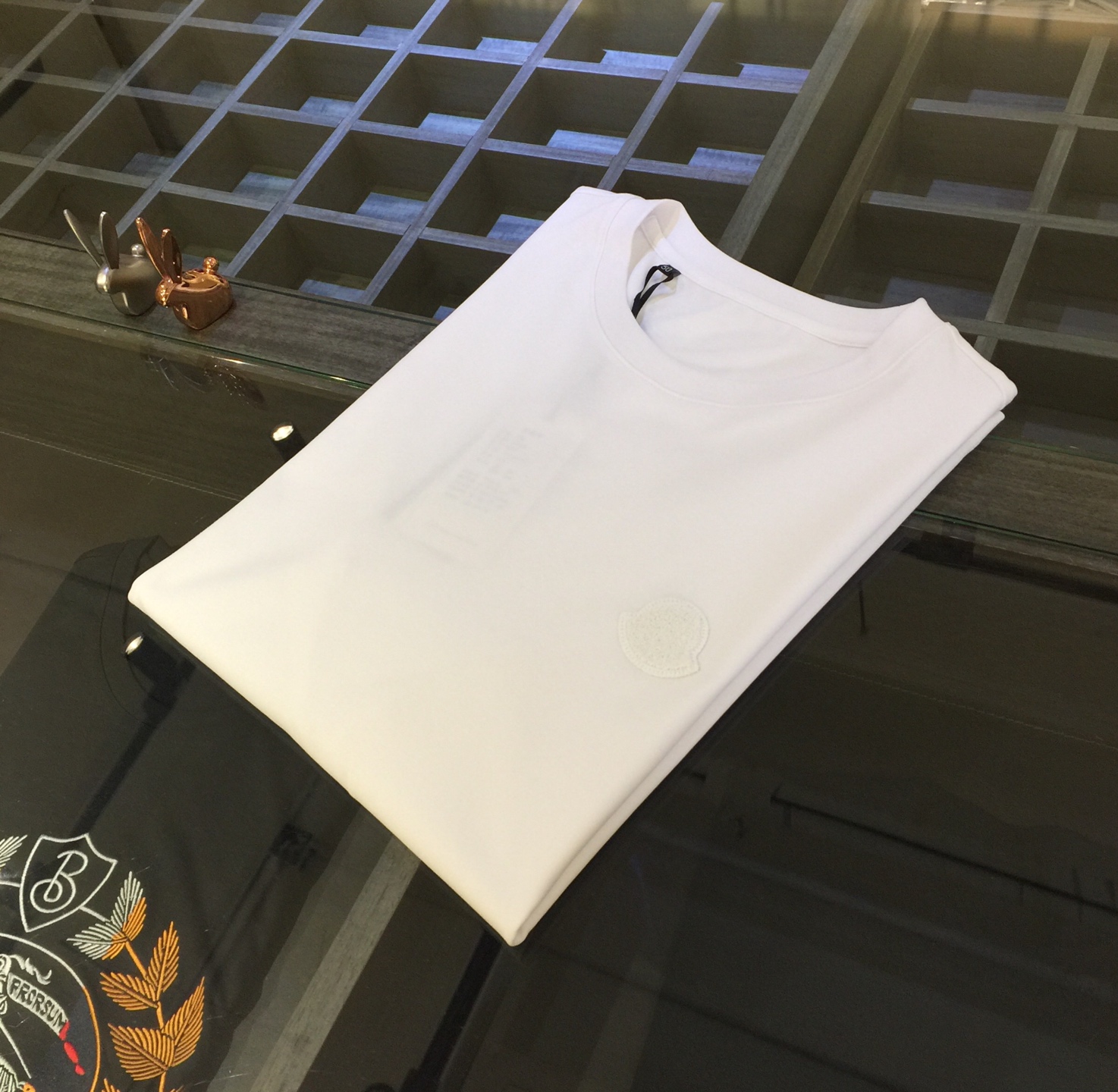 NO:137848,Mo's Fat Brother Gospel Summer New Product, Snap All Versions in a flash!  Classic and fashionable versatile round neck short sleeves, exquisite flocking badge design on the chest!  Customized mulberry silk ten-silk super soft fabric. Basic base shirts are indispensable for men's wardrobes. They can be matched with various clothing anytime and anywhere to meet your daily needs. The fabrics and factories we choose are all used by first-tier brands, so we recommend buying them!  Black/white/grey!  Size M~4XL (model/125 catties wear M), T-shirt, alexander wang19860909Mo家胖哥哥福音夏季新品 秒杀一切版本！经典时尚百搭圆领短袖 胸前精美植绒徽章设计！订制桑蚕丝天丝超柔软面料 男人的衣柜都少不了基础打底衫 随时随地都可以拿来搭配各种服饰 满足您日常生活需求.我们所选择的面料及工厂都是一线品牌所使用的,推荐入手！黑色/白色/灰色！尺码M～4XL（模特/125斤穿M）,,T-shirt,alexander wang,Men's clothing