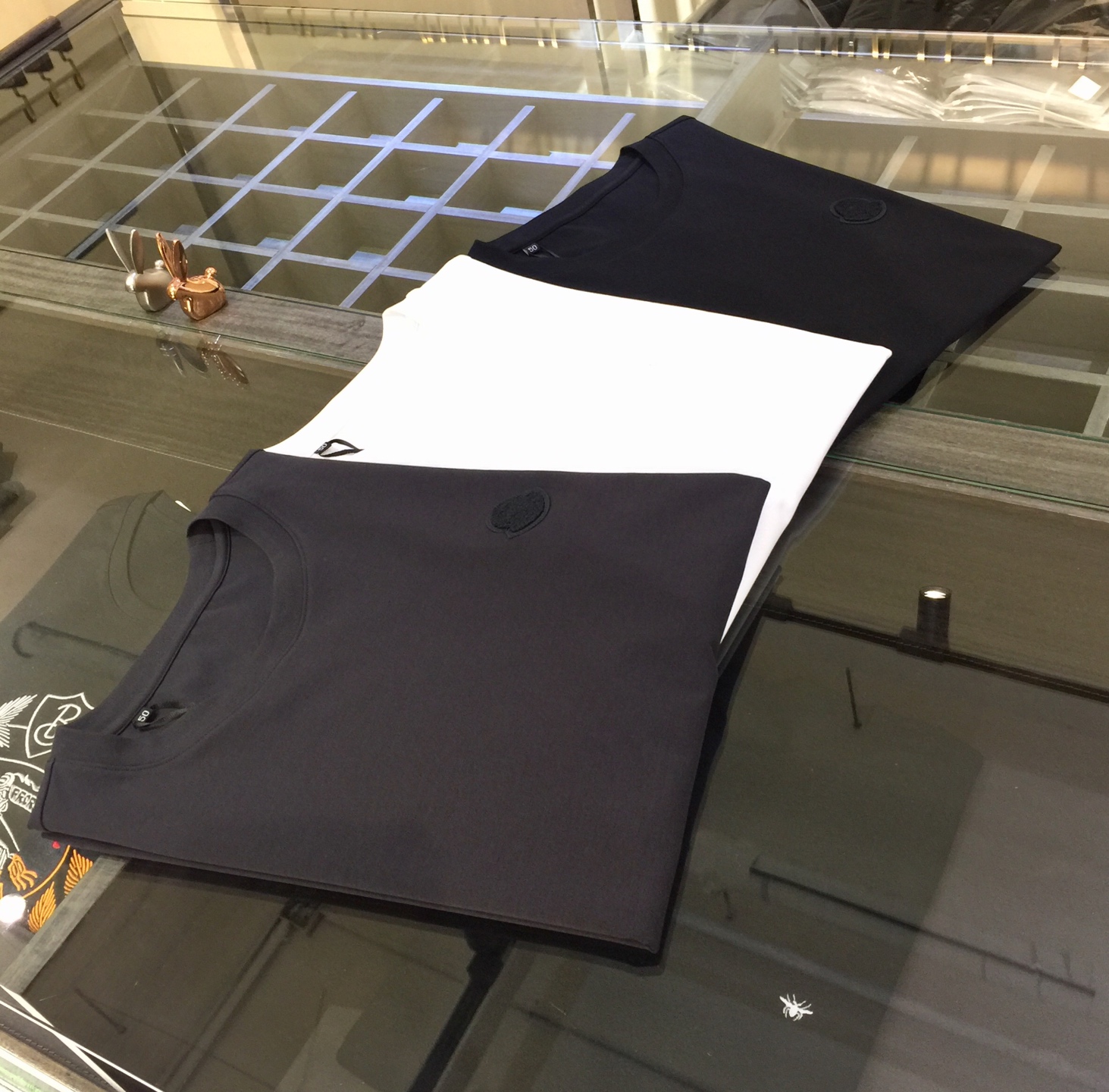 NO:140687,Mo's Fat Brother Gospel Summer New Product, Snap All Versions in a flash!  Classic and fashionable versatile round neck short sleeves, exquisite flocking badge design on the chest!  Customized mulberry silk ten-silk super soft fabric. Basic base shirts are indispensable for men's wardrobes. They can be matched with various clothing anytime and anywhere to meet your daily needs. The fabrics and factories we choose are all used by first-tier brands, so we recommend buying them!  Black/white/grey!  Size M~4XL (model/125 catties wear M), T-shirt, alexander wang19860909Mo家胖哥哥福音夏季新品 秒杀一切版本！经典时尚百搭圆领短袖 胸前精美植绒徽章设计！订制桑蚕丝天丝超柔软面料 男人的衣柜都少不了基础打底衫 随时随地都可以拿来搭配各种服饰 满足您日常生活需求.我们所选择的面料及工厂都是一线品牌所使用的,推荐入手！黑色/白色/灰色！尺码M～4XL（模特/125斤穿M）,,T-shirt,alexander wang,Men's clothing