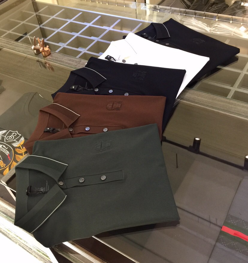 NO:140693,Recommended the gospel of Fat Brother BC!  The latest series of 2025AW, versatile commuting at work, elegant design, a must-have for business elites!  Use high-weight mulberry silk Yilit blended knitted foot cloth fabric!  Wen Ru is soft, delicate and soft, and the upper body is naturally comfortable. The lapel is a business casual slim fit. It can be worn in both business and leisure, which highlights the overall styling and slim body feel. The overall craftsmanship line is really impeccable. This kind of fashion adds points to urban fashion people and has a more gentlemanly charm!  Black/white/dark blue/coffee/gray green!  Size M～4XL (model/catties wear M), chanel, alexander wang19860909BC家胖哥哥福音重磅推荐！2025AW最新系列 上班通勤百搭 富于优雅的设计感 商务精英必备！采用高克重桑蚕丝伊力特混纺针织起脚布面料！温儒柔软 细腻柔软 上身自然是舒适 翻领商务休闲修身款 无论是商务还是休闲时候都可穿搭 非常的凸显整体的造型感以及修身上身感 整体的工艺车线真的是无可挑剔的 这样的一款时装 无不为都市时尚人士加分 更加的绅士韵味十足范！黑色/白色/深蓝色/咖色/灰绿色！尺码M～4XL（模特/斤穿M）,,chanel,alexander wang,Men's clothing