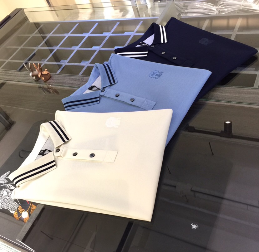 NO:140671,BC Fat Brother Gospel Summer New Product, Snap All Versions in a flash!  Classic and fashionable versatile lapel short sleeves, customized mulberry silk silk silk cotton fabric, imported original starting yarn, soft and delicate fabric, basic base shirts are indispensable for men's wardrobe. They can be matched with various clothing anytime and anywhere to meet your daily life needs. The fabrics and factories we choose are all used by first-tier brands, so we recommend buying them!  Dark blue/blue/apricot!  Size M~4XL (model/125 catties wear M), chanel, T-shirt, alexander wang19860909BC家胖哥哥福音夏季新品 秒杀一切版本！经典时尚百搭翻领短袖 订制桑蚕丝丝光棉面料 进口原版起脚天丝纱线 面料柔软细腻 男人的衣柜都少不了基础打底衫 随时随地都可以拿来搭配各种服饰 满足您日常生活需求.我们所选择的面料及工厂都是一线品牌所使用的,推荐入手！深蓝色/蓝色/杏色！尺码M～4XL（模特/125斤穿M）,,chanel,T-shirt,alexander wang,Men's clothing