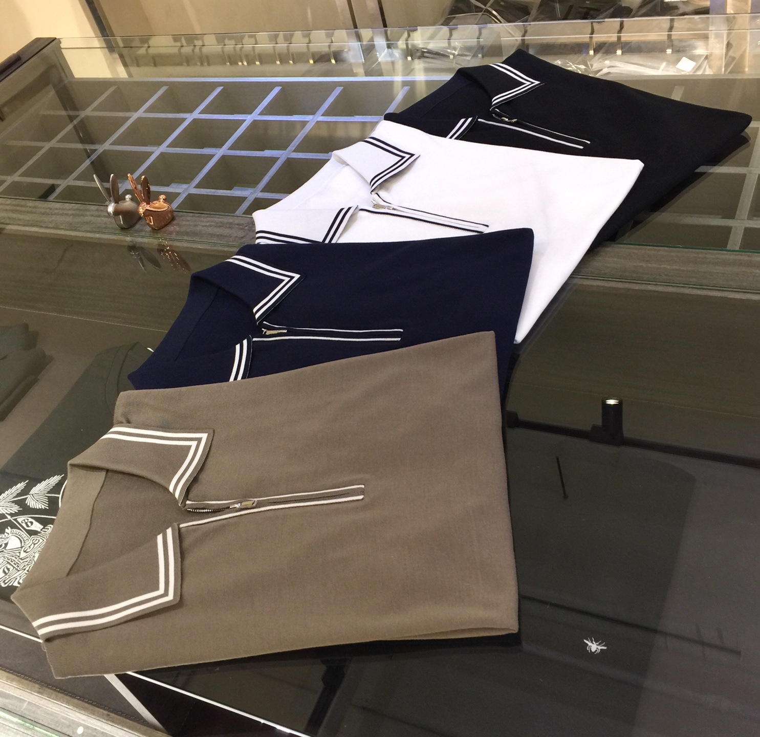 NO:140680,Home A luxury customization ZG gold dictionary solid color top recommendation Lapel half-zipper sweater → 60 16-pin arrow-molded pure cotton fabric, stylish outline, exquisite craftsmanship, absolutely luxurious, fashionable and face-saving upper body, local typified customized version!  Black/white/dark blue/gray green!  Size M~XXXL (model/125 catties wear M), alexander wang19860909A家奢华定制 ZG金典纯色顶级推荐 翻领半拉链针织衫 → 60支16针箭头纹针织纯棉面料 轮廓有型 精湛工艺 上身绝对奢华时尚有面子 土豪定制版！黑色/白色/深蓝色/灰绿色！尺码M～XXXL（模特/125斤穿M）,,alexander wang,Men's clothing