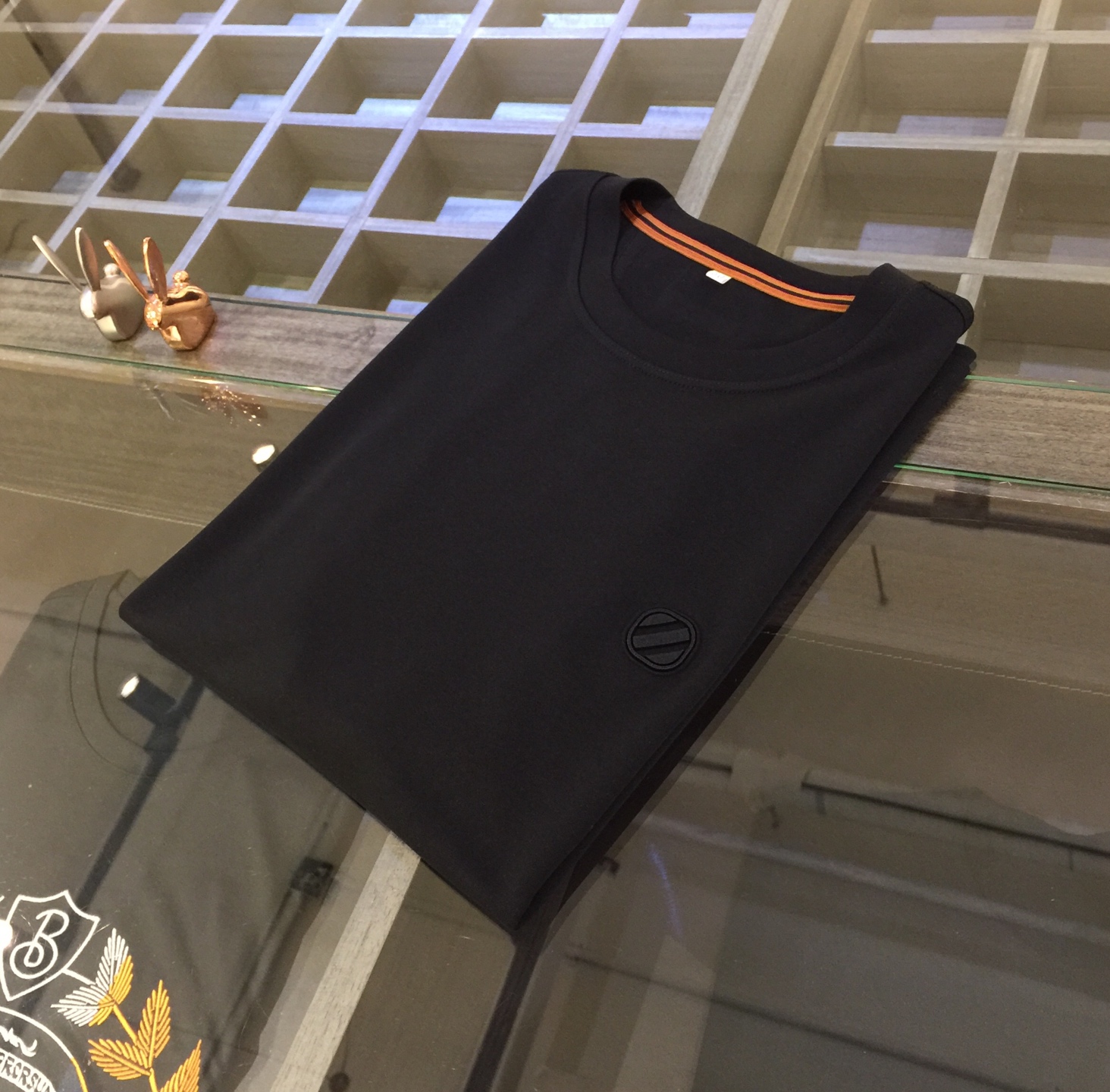 NO:140703,Zejia's new summer 2025 product, instantly kill all versions!  Classic and fashionable versatile round neck short sleeves, three-dimensional logo design on the chest!  Customized mulberry silk ten-silk super soft fabric. Basic base shirts are indispensable for men's wardrobes. They can be matched with various clothing anytime and anywhere to meet your daily needs. The fabrics and factories we choose are all used by first-tier brands, so we recommend buying them!  Size M~XXXL (model/125 catties wear M), T-shirt, alexander wang19860909Ze家2025夏季新品 秒杀一切版本！经典时尚百搭圆领短袖 胸前立体Logo设计！订制桑蚕丝天丝超柔软面料 男人的衣柜都少不了基础打底衫 随时随地都可以拿来搭配各种服饰 满足您日常生活需求.我们所选择的面料及工厂都是一线品牌所使用的,推荐入手！尺码M～XXXL（模特/125斤穿M）,,T-shirt,alexander wang,Men's clothing