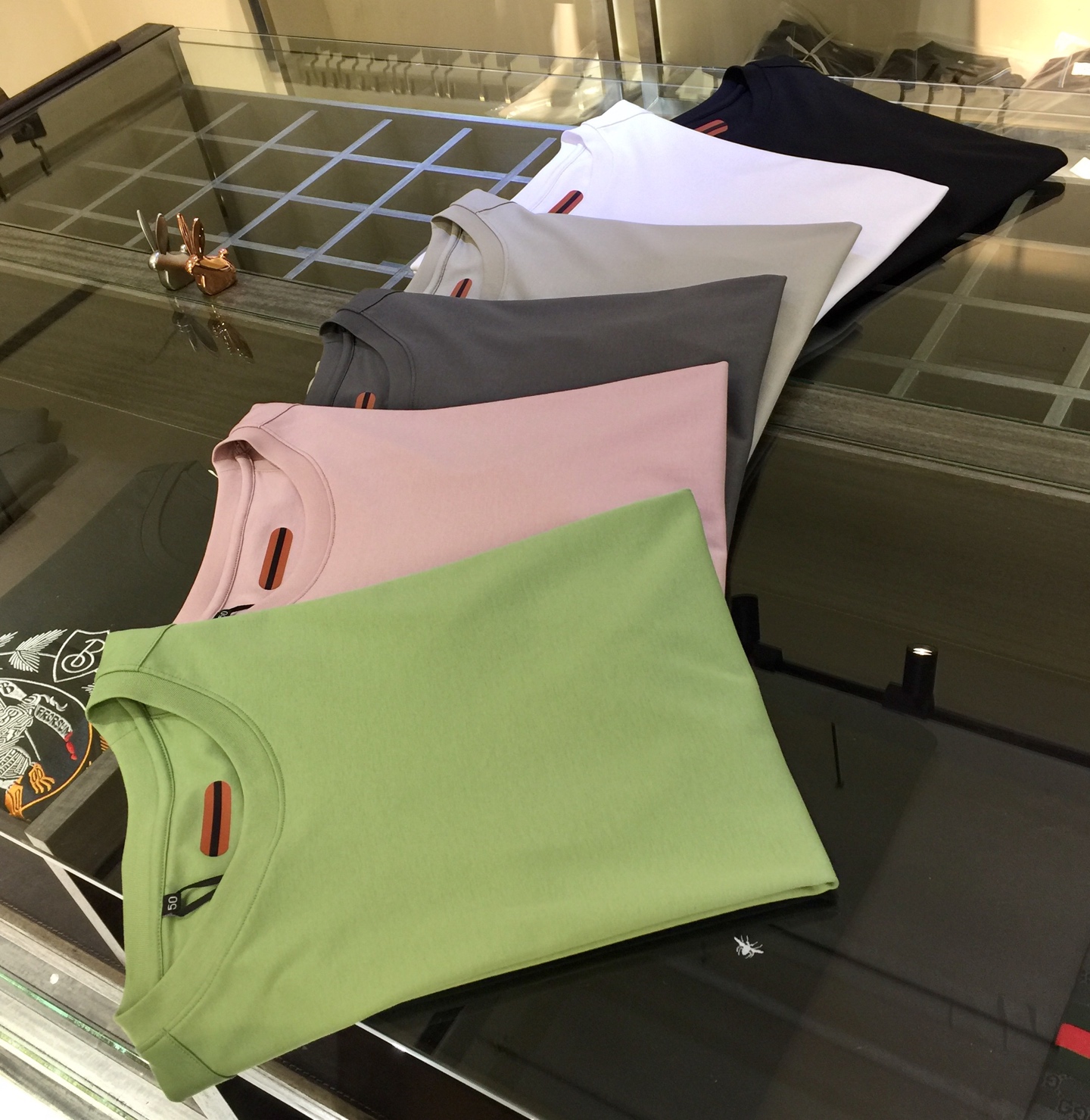 NO:140707,Ze Fat Brother Gospel Summer New Product, Snap All Versions in a flash!  Classic and fashionable versatile version of round neck short sleeves, simple but not simple!  Customized mulberry silk ten-silk super soft fabric. Basic base shirts are indispensable for men's wardrobes. They can be matched with various clothing anytime and anywhere to meet your daily needs. The fabrics and factories we choose are all used by first-tier brands, so we recommend buying them!  Black/white/dark grey/light grey/pink purple/green!  Size M~4XL (model/125 catties wear M), T-shirt, alexander wang19860909Ze家胖哥哥福音夏季新品 秒杀一切版本！经典时尚百搭净版圆领短袖 简约不简单！订制桑蚕丝天丝超柔软面料 男人的衣柜都少不了基础打底衫 随时随地都可以拿来搭配各种服饰 满足您日常生活需求.我们所选择的面料及工厂都是一线品牌所使用的,推荐入手！黑色/白色/深灰色/浅灰色/粉紫色/绿色！尺码M～4XL（模特/125斤穿M）,,T-shirt,alexander wang,Men's clothing