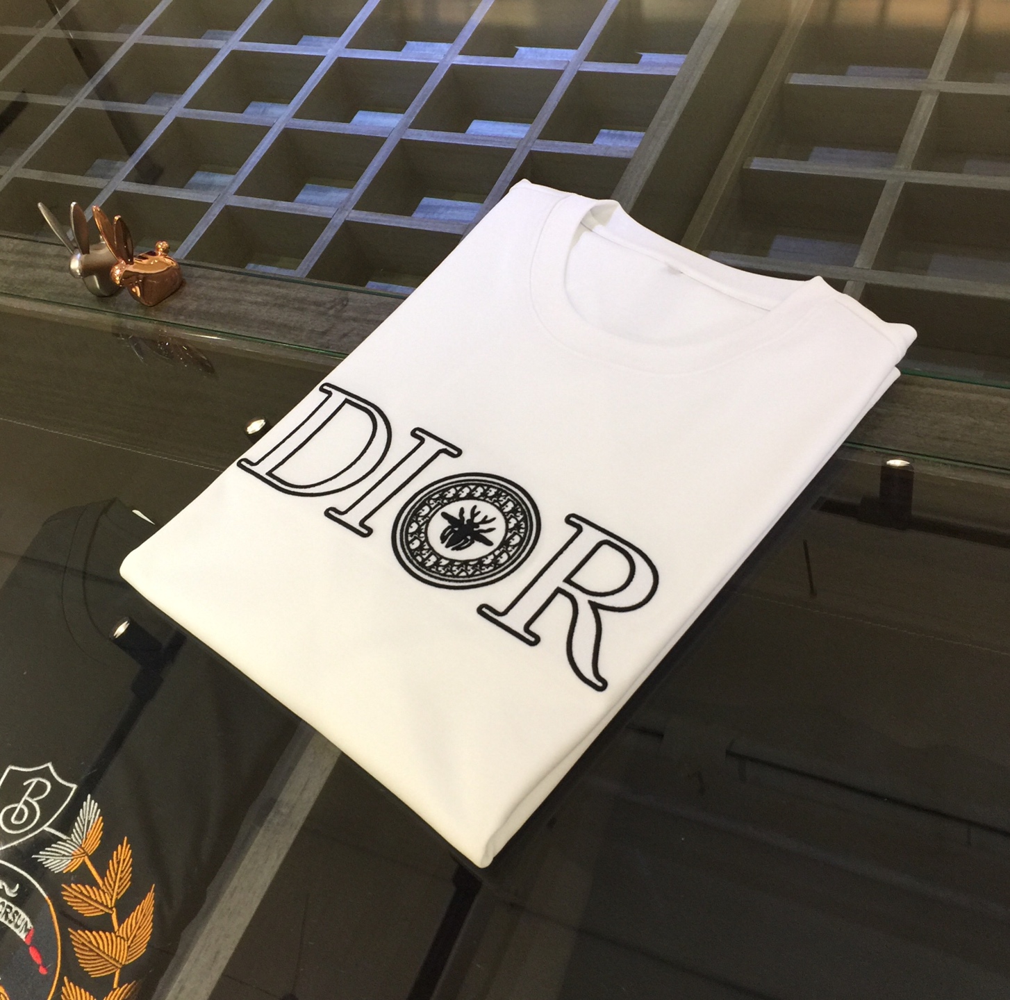 NO:160296,Dijia 2025 summer new product, instantly kill all versions!  Classic and fashionable versatile round neck short sleeves, exquisite three-dimensional embroidered logo design on the chest!  Customized mulberry silk ten-silk super soft fabric. Basic base shirts are indispensable for men's wardrobes. They can be matched with various clothing anytime and anywhere to meet your daily needs. The fabrics and factories we choose are all used by first-tier brands, so we recommend buying them!  Black/white/green!  Size M~XXXL (model/125 catties wear M), dior, T-shirt, alexander wang19860909迪家2025夏季新品 秒杀一切版本！经典时尚百搭圆领短袖 胸前精美立体刺绣Logo设计！订制桑蚕丝天丝超柔软面料 男人的衣柜都少不了基础打底衫 随时随地都可以拿来搭配各种服饰 满足您日常生活需求.我们所选择的面料及工厂都是一线品牌所使用的,推荐入手！黑色/白色/绿色！尺码M～XXXL（模特/125斤穿M）,,dior,T-shirt,alexander wang,Men's clothing