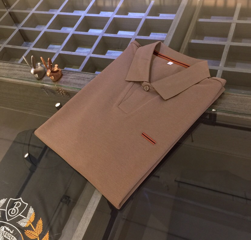 NO:160299,Ze Home's latest summer series in 2025, versatile commuting to work, elegant design, a must-have for business elites, exquisite threaded design on the collar!  It uses high-quality mercerized bead floor cotton fabric. Wen Ru is soft, delicate and soft. The upper body is naturally comfortable. Lapel business casual slim fit style. You can wear it in both business and casual!  It highlights the overall styling and body-slimming feeling. The overall craftsmanship line is really impeccable. This kind of lapel fashion adds points to urban fashion people and has a more gentlemanly charm!  Black/coffee/fruit green!  Size M~XXXL (model/125 catties wear M), alexander wang19860909Ze家2025夏季最新系列 上班通勤百搭 富于优雅的设计感 商务精英必备 领部精美螺纹设计！采用高克重丝光珠地棉面料 温儒柔软 细腻柔软 上身自然是舒适 翻领商务休闲修身款 无论是商务还是休闲时候都可穿搭！非常的凸显整体的造型感以及修身上身感 整体的工艺车线真的是无可挑剔的 这样的一款翻领时装 无不为都市时尚人士加分 更加的绅士韵味十足范！黑色/咖色/果绿色！尺码M～XXXL（模特/125斤穿M）,,alexander wang,Men's clothing