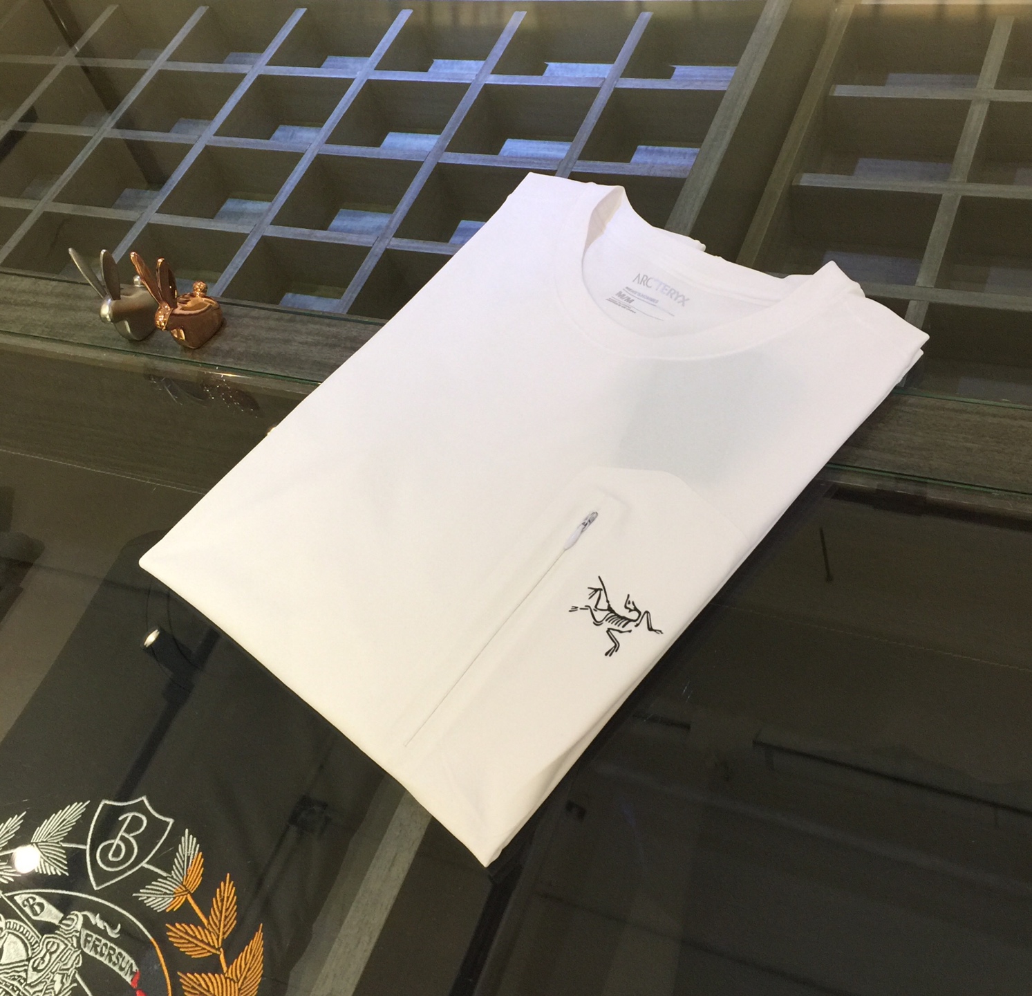 NO:160311,The latest series of the ancestor 2025AW, a fashionable design sense, uses high-quality heavy and quick-drying fabric, seamless craftsmanship!  Wen Ru is soft, delicate and soft, and the upper body is naturally comfortable. The round neck business casual slim fit can be worn both in business and leisure, which highlights the overall styling and slim body feel. The overall craftsmanship line is really impeccable. This kind of fashion all adds points to urban fashion people and has a more gentlemanly charm!  Black/white/apricot color!  Size M~XXXL (model/125 catties wear M), alexander wang19860909始祖2025AW最新系列 富于时尚的设计感 采用高克重速干面料 无缝工艺！温儒柔软 细腻柔软 上身自然是舒适 圆领商务休闲修身款 无论是商务还是休闲时候都可穿搭 非常的凸显整体的造型感以及修身上身感 整体的工艺车线真的是无可挑剔的 这样的一款时装 无不为都市时尚人士加分 更加的绅士韵味十足范！黑色/白色/杏色！尺码M～XXXL（模特/125斤穿M）,,alexander wang,Men's clothing