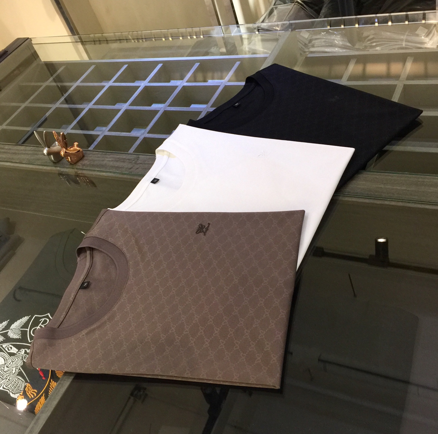 NO:140729,Bv family’s important recommendation!  The latest series of 2025AW, versatile to work and commuting, full of elegant design, a must-have for business elites, using Tiansi Si Si Si Si Si Si Si Si Si Si Si Si Si Si Si Si Si Si Si Si Si Si Si Si Si Si Si Si Si Si Si Si Si Si Si Si Si Si Si Si Si Si Si Si Si Si Si Si Si Si Si Si Si Si Si Si Si Si Si Si Si Si Si Si Si Si Si Si Si Si Si Si Si Si Si Si Si Si Si Si Si Si Si Si Si Si Si Si Si Si Si Si Si Si Si Si Si Si Si Si Si Si Si Si Si Si Si Si Si Si Si Si Si Si Si Shi Made in Business and Leisure, Used in Business and Leisure, Integrated logo design for the dress!  It highlights the overall styling and body-slimming feeling. The overall craftsmanship line is really impeccable. This round-neck fashion all adds points to urban fashion people and has a more gentlemanly charm!  Black/white/coffee!  Size M~XXXL (model 175/125 catties wear M), bottega veneta, alexander wang19860909Bv家重磅推荐！2025AW最新系列 上班通勤百搭 富于优雅的设计感 商务精英必备 采用天丝丝光一体成型起脚面料 温儒柔软 细腻柔软 上身自然是舒适 圆领商务休闲修身款 无论是商务还是休闲时候都可穿搭 整衣精美logo设计！非常的凸显整体的造型感以及修身上身感 整体的工艺车线真的是无可挑剔的 这样的一款圆领时装 无不为都市时尚人士加分 更加的绅士韵味十足范！黑色/白色/咖色！尺码M～XXXL（模特175/125斤穿M）,,bottega veneta,alexander wang,Men's clothing