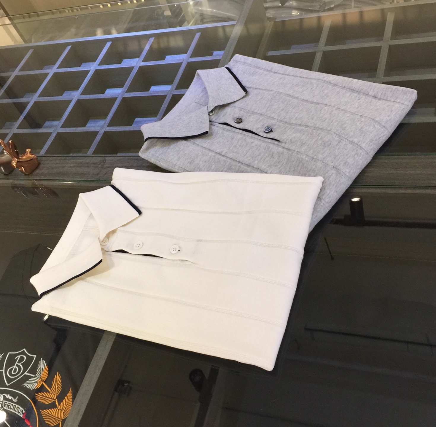 NO:140719,Home A Luxury Customization Top Recommended Lapel Sweater → 60 16-pin Arrow Texture Vertical Stripe Knitted Blended Fabric Crochet!  The outline is stylish, exquisite craftsmanship, the upper body is absolutely luxurious, fashionable and face-saving, and the local rich custom version!  Grey/white!  Size M~XXXL (model 175/125 catties wear M), alexander wang19860909A家奢华定制 顶级推荐 翻领针织衫 → 60支16针箭头纹理竖条纹针织混纺面料 钩织！轮廓有型 精湛工艺 上身绝对奢华时尚有面子 土豪定制版！灰色/白色！尺码M～XXXL（模特175/125斤穿M）,,alexander wang,Men's clothing