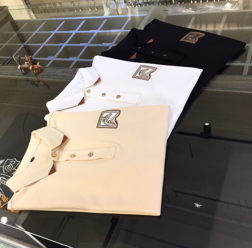 NO:509124,The latest series of Fat Brother H’s Gospel 1975AW, versatile commuting to work, elegant design, a must-have for business elites, using Gaoke heavy mercerized cotton fabric, Wen Ru soft, delicate and soft, the upper body is naturally comfortable, lapel business casual slim fit, can be worn in both business and leisure!  It highlights the overall styling and body-slimming feeling. The overall craftsmanship line is really impeccable. This kind of lapel fashion adds points to urban fashion people and has a more gentlemanly charm!  Black/white/beige!  Size M～4XL (model/catties wear M), alexander wang19860909H家胖哥哥福音1975AW最新系列 上班通勤百搭 富于优雅的设计感 商务精英必备 采用高克重丝光棉面料 温儒柔软 细腻柔软 上身自然是舒适 翻领商务休闲修身款 无论是商务还是休闲时候都可穿搭！非常的凸显整体的造型感以及修身上身感 整体的工艺车线真的是无可挑剔的 这样的一款翻领时装 无不为都市时尚人士加分 更加的绅士韵味十足范！黑色/白色/米黄色！尺码M～4XL（模特/斤穿M）,,alexander wang,Men's clothing