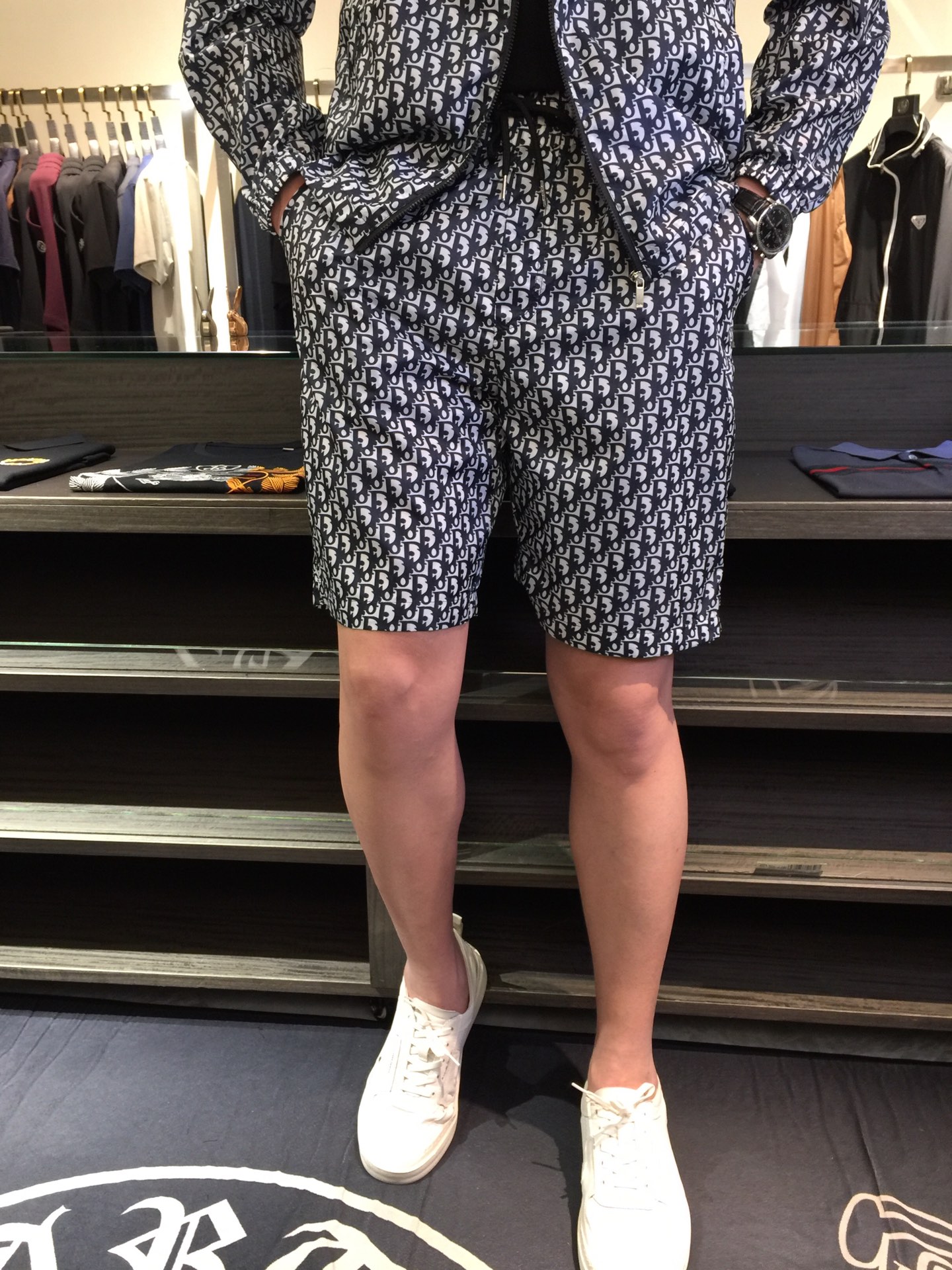 NO:508088,/Sets Details of shorts Dijia 2025 new products, men's summer sports and casual sun protection suits, a combination of hooded long-sleeved jacket and shorts. It is also very practical to wear alone, very smooth and comfortable imported sun protection fabric, 2025 summer series draws inspiration from the collection elements, suitable for wearing multiple ages, and a variety of craftsmanship is integrated, and the details are visible, exquisite and durable!  Size M~XXXL (model/125 catties wear M), dior, shorts, jackets & coats, hats, alexander wang19860909/套 短裤细节迪家2025新品,男士夏季运动休闲防晒服套装,连帽长袖外套和短裤的组合,单穿也很实用,非常顺滑舒适的进口防晒面料,2025夏季系列 典藏元素中汲取灵感,适合多个年龄段穿着,多种工艺融入 细节可见 精致又耐看！尺码M～XXXL（模特/125斤穿M）,,dior,shorts,jackets & coats,hats,alexander wang,Men's clothing