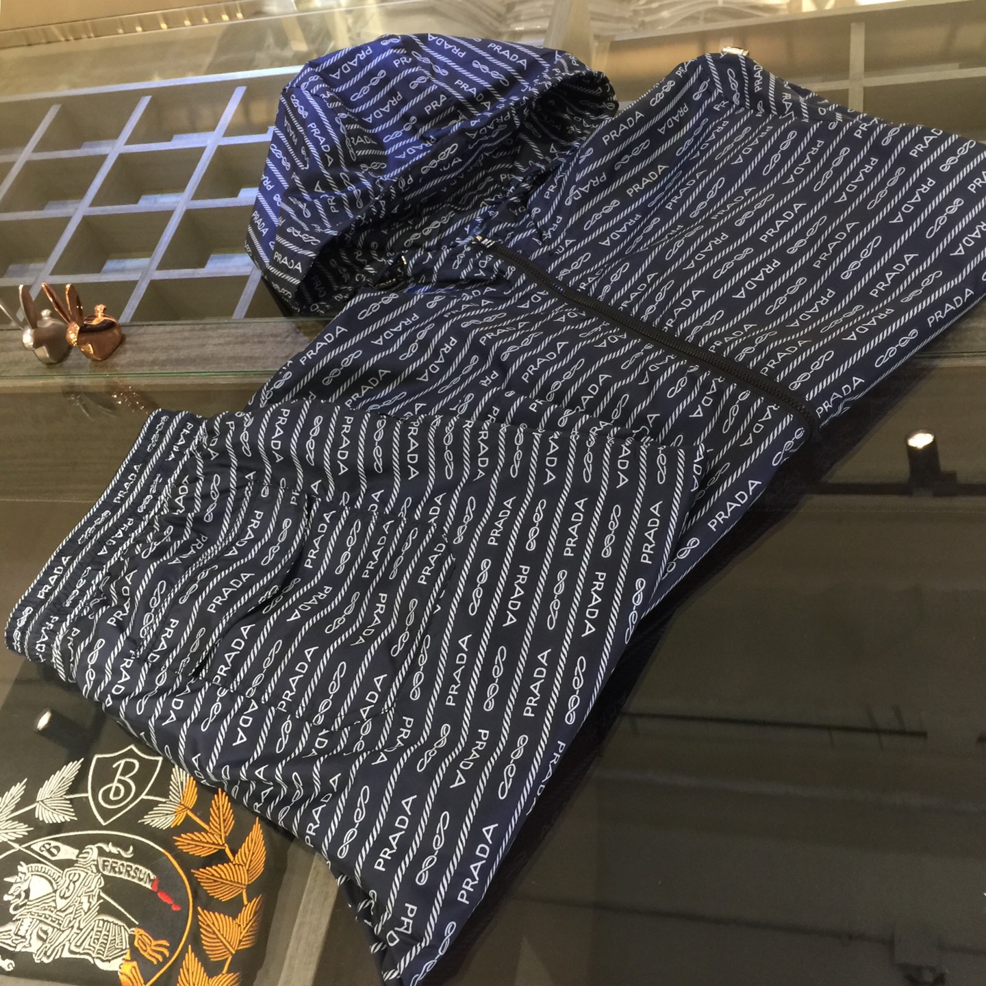 NO:508103,/Set Top details P Home 2025 new product, men's summer sports and casual sun protection suit, hooded long-sleeved jacket and shorts combination, it is also very practical to wear alone, very smooth and comfortable imported sun protection fabric, 2025 summer series draws inspiration from the collection elements, suitable for wearing multiple age groups, and a variety of craftsmanship is integrated, the details are visible, exquisite and durable!  Size M~XXXL (model/125 catties wear M), shorts, jackets & coats, hats, alexander wang19860909/套 上衣细节P家2025新品,男士夏季运动休闲防晒服套装,连帽长袖外套和短裤的组合,单穿也很实用,非常顺滑舒适的进口防晒面料,2025夏季系列 典藏元素中汲取灵感,适合多个年龄段穿着,多种工艺融入 细节可见 精致又耐看！尺码M～XXXL（模特/125斤穿M）,,shorts,jackets & coats,hats,alexander wang,Men's clothing