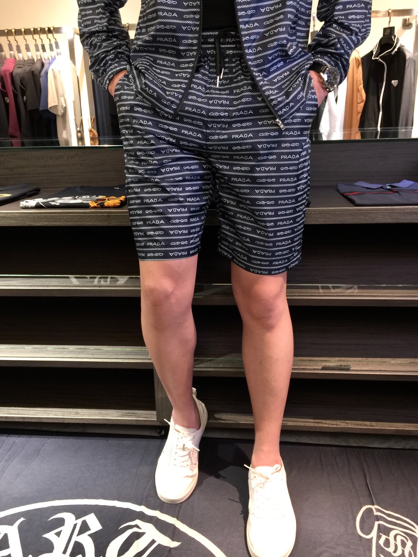 NO:508098,/Sets Shorts details P Home 2025 new product, men's summer sports and casual sun protection suit, hooded long-sleeved jacket and shorts combination, it is also very practical to wear alone, very smooth and comfortable imported sun protection fabric, 2025 summer series draws inspiration from the collection elements, suitable for wearing multiple age groups, and a variety of craftsmanship is integrated, the details are visible, exquisite and durable!  Size M~XXXL (model/125 catties wear M), shorts, jackets & coats, hats, alexander wang19860909/套 短裤细节P家2025新品,男士夏季运动休闲防晒服套装,连帽长袖外套和短裤的组合,单穿也很实用,非常顺滑舒适的进口防晒面料,2025夏季系列 典藏元素中汲取灵感,适合多个年龄段穿着,多种工艺融入 细节可见 精致又耐看！尺码M～XXXL（模特/125斤穿M）,,shorts,jackets & coats,hats,alexander wang,Men's clothing