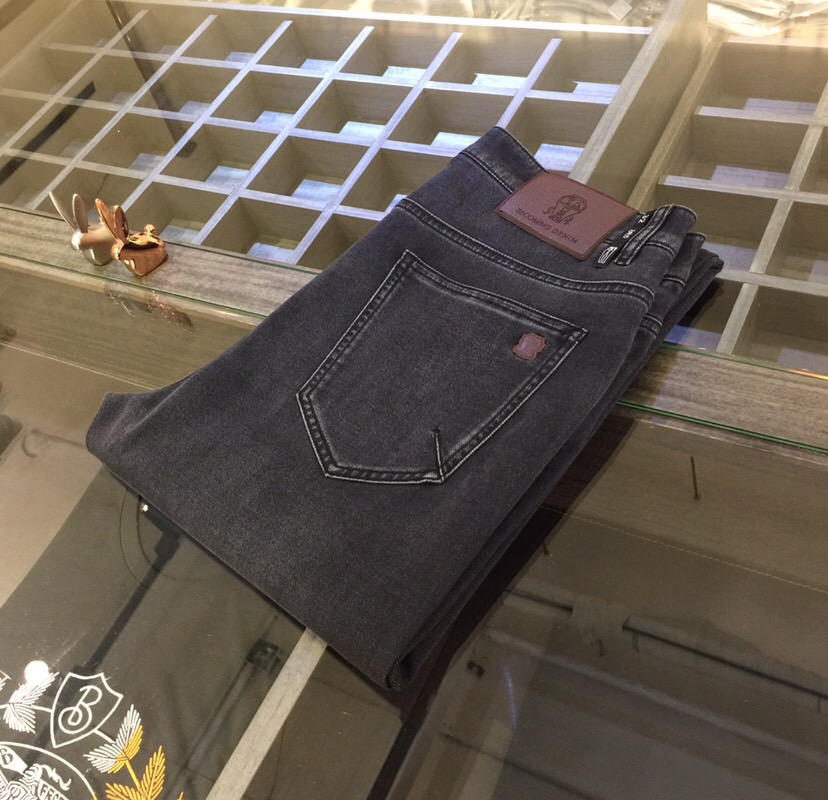 NO:508065,BC Home's new summer 2025 jeans are not wide-leg pants or slim pants, but a form between wide-leg pants. It is a very core aesthetic work. This piece is a retro-dyed pair of pants, which is much more complicated than ordinary jeans. Sometimes the words of this kind of product cannot express its high-end feeling, and I am absolutely satisfied with it when I get it!  Size 29~3837. (Model/125 catties wear 30), Chanel, jeans, alexander wang19860909BC家2025夏季新款牛仔裤,不是阔腿裤,不是修身裤,是介于阔腿裤之间的一种形式,一款非常有内核审美的作品,这件是复古染色的一条裤子,比普通牛仔裤复杂太多.这种品相的的产品有时候文字都表达不出来它的高级感,到手绝对满意！尺码29～3837.（模特/125斤穿30）,,chanel,jeans,alexander wang,Men's clothing