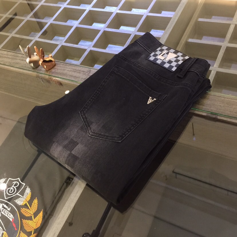 NO:508068,Lujia high-end series of trade channels!  European custom version 2025 spring and summer new jeans, the upper body effect is great, original hardware!  Fashionable and stylish. The fabric is pure cotton denim with micro elasticity, comfortable and breathable. It cannot pill. The latest element design in 25 years and the selection of hardware are also selected. The cool men in magazines wear casual shirts and cool casual shoes. They are full of vitality and youthful style. Even if they are older, they are perfectly competent. They are really casual and masculine!  Size 28~3837. (Model/125 catties wear 30), louis vuitton,louis vuitton,jeans,alexander wang19860909驴家高端系列贸易渠道货！欧洲定制版 2025春夏新款牛仔裤 上身效果非常的棒 原版五金！时尚而有型 面料是纯棉牛仔布 带微弹性 舒适透气 不会起球 25年最新元素设计 以及五金的选材上也都是精选高等级五金 喜爱杂志中酷酷的男人 穿着休闲衬衣 搭配酷酷休闲鞋 一身活力四射的青春范 即使年纪大点此款也完全可以胜任 真是怎么搭怎么率性男人味十足！尺码28～3837.（模特/125斤穿30）,,louis vuitton,louis vuitton,jeans,alexander wang,Men's clothing