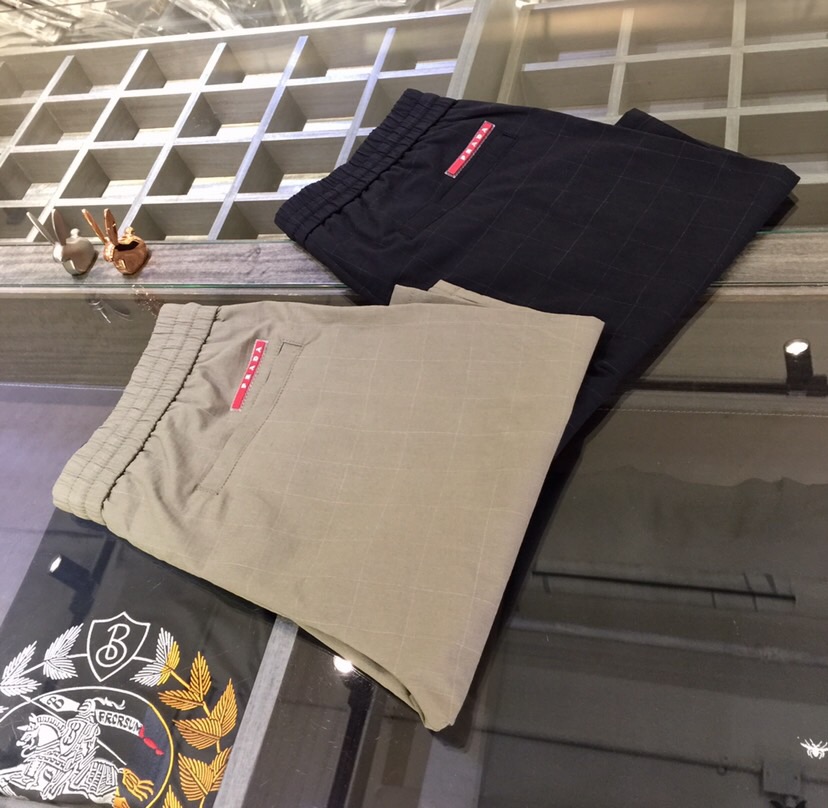 NO:508072,Pjia’s latest summer shorts in 2025. Production from OEM. Elastic waist design casual pants. Custom imported top-grade fabrics, combed cotton and linen blend. Good comfort. The upper body has no sense of restraint. High-end style, and the upper body makes the legs look slender. It is definitely a rare good product. Black/card green!  Size M~4XL (model/125 catties wear M), shorts, alexander wang19860909P家2025夏季最新款短裤.代工厂出品.松紧腰设计休闲裤 定制进口顶级面料、精梳棉麻混纺.舒适度佳.上身毫无束缚感.高版型、上身显腿修长.绝对是不可多得的好货.黑色/卡绿色！尺码M～4XL（模特/125斤穿M）,,shorts,alexander wang,Men's clothing