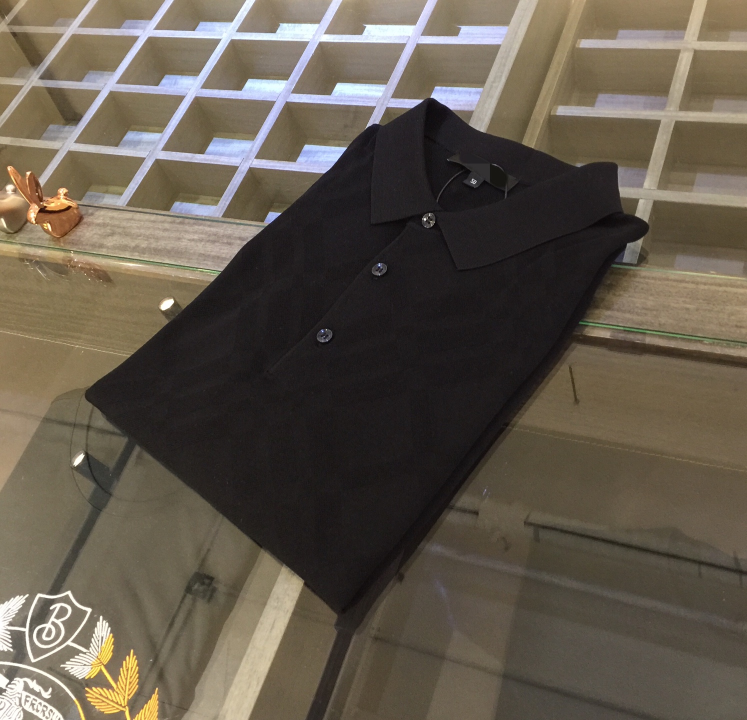 NO:142328,B's big recommendation!  The latest series of 2025AW, versatile commuting at work, elegant design, a must-have for business elites!  Use high-weight mulberry silk Yilit blended knitted foot cloth fabric!  Jacquard craft design for clothes!  Wen Ru is soft, delicate and soft, and the upper body is naturally comfortable. The lapel is a business casual slim fit. It can be worn in both business and leisure, which highlights the overall styling and slim body feel. The overall craftsmanship line is really impeccable. This kind of fashion adds points to urban fashion people and has a more gentlemanly charm!  Size M~XXXL (model/125 catties wear M), alexander wang19860909B家重磅推荐！2025AW最新系列 上班通勤百搭 富于优雅的设计感 商务精英必备！采用高克重桑蚕丝伊力特混纺针织起脚布面料！衣身提花工艺设计！温儒柔软 细腻柔软 上身自然是舒适 翻领商务休闲修身款 无论是商务还是休闲时候都可穿搭 非常的凸显整体的造型感以及修身上身感 整体的工艺车线真的是无可挑剔的 这样的一款时装 无不为都市时尚人士加分 更加的绅士韵味十足范！尺码M～XXXL（模特/125斤穿M）,,alexander wang,Men's clothing